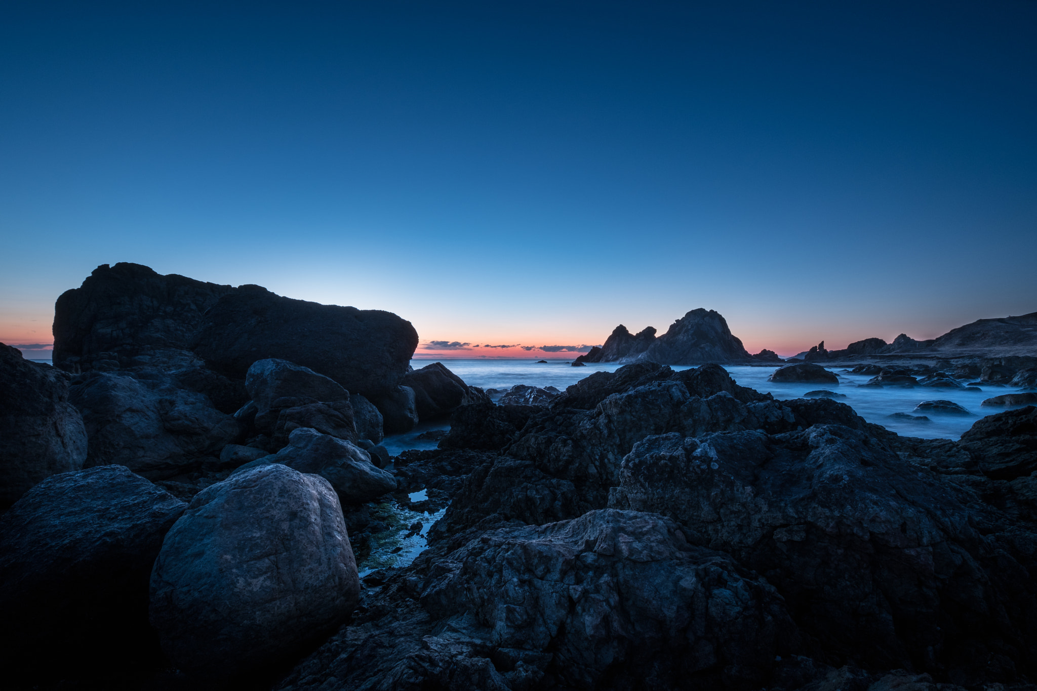 Fujifilm X-T2 + Fujifilm XF 10-24mm F4 R OIS sample photo. Bluehour photography