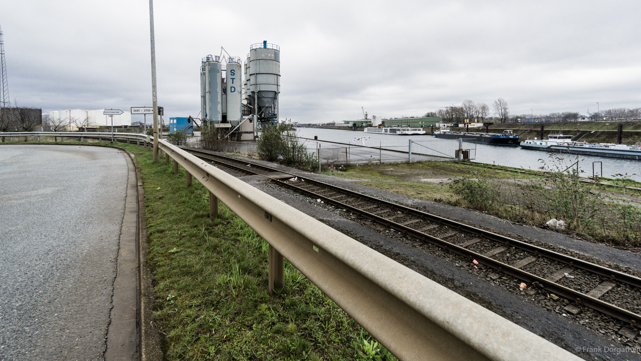 Sony a6000 + Sony E 10-18mm F4 OSS sample photo. Duisburg, harbour photography