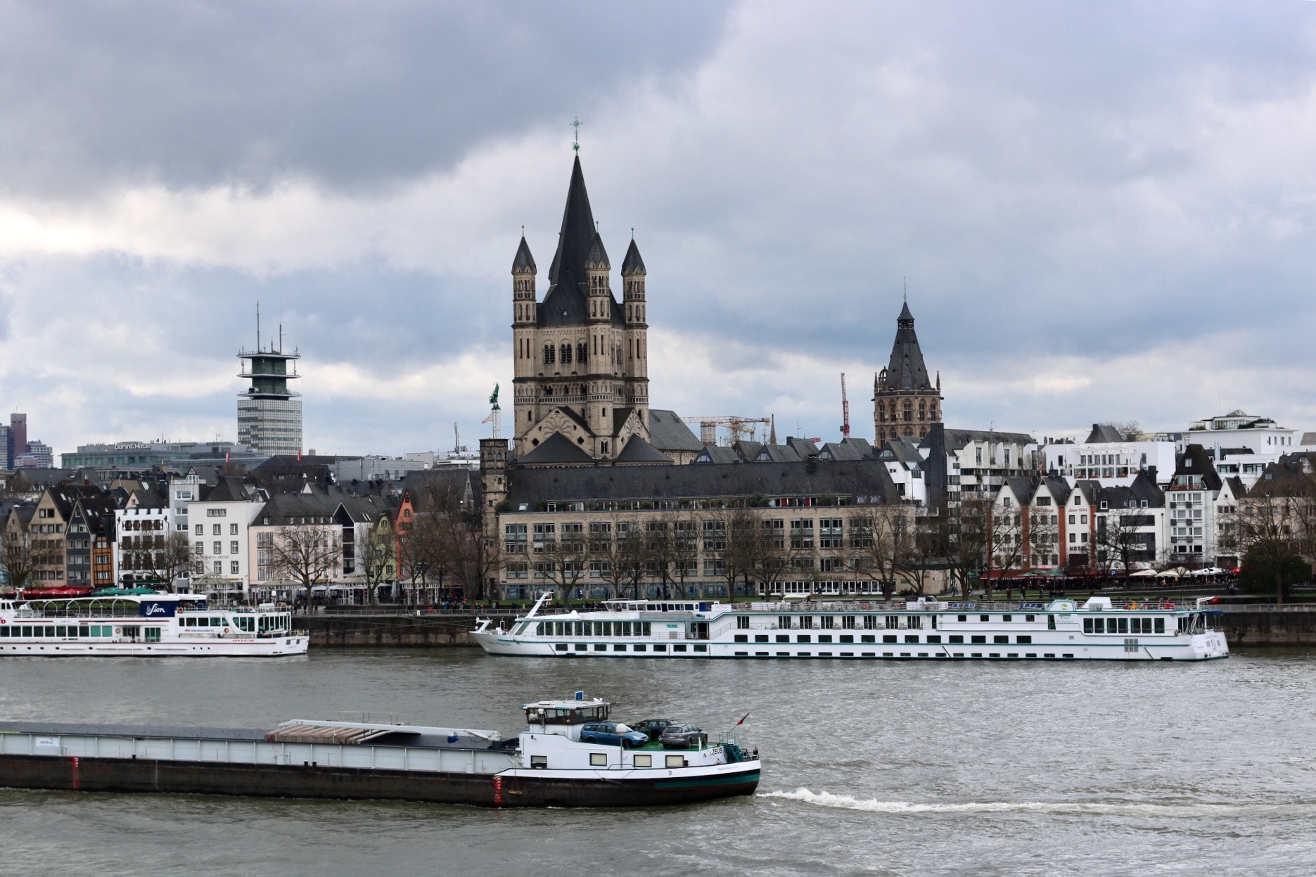 Canon EOS 760D (EOS Rebel T6s / EOS 8000D) + Canon EF 50mm F1.4 USM sample photo. Cologne photography