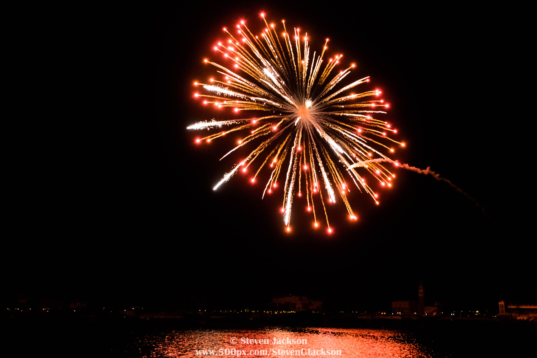 Nikon D5300 + Nikon AF-S DX Nikkor 18-300mm F3.5-6.3G ED VR sample photo. Fireworks photography