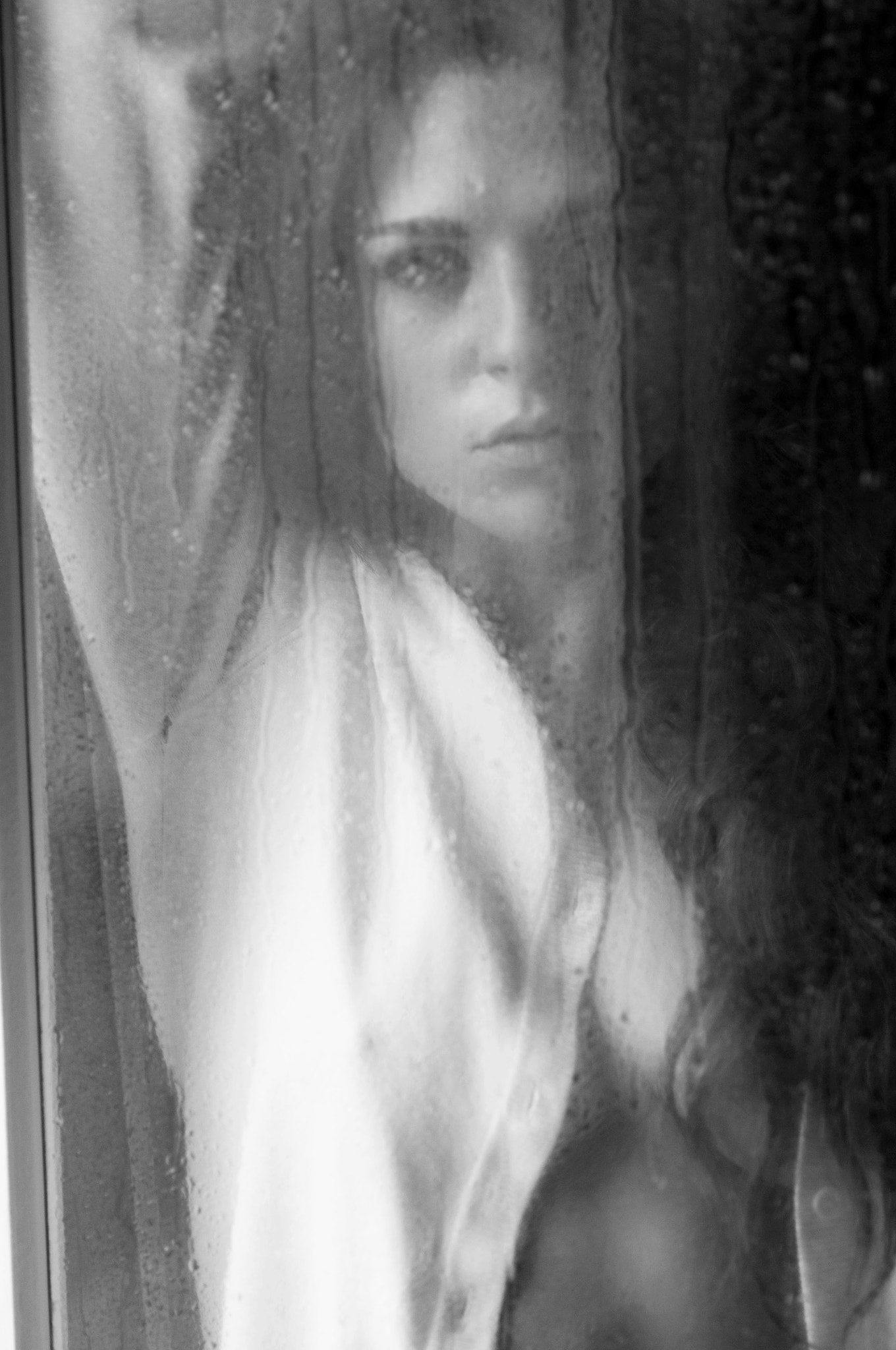 Nikon D90 sample photo. Chiara at the window photography
