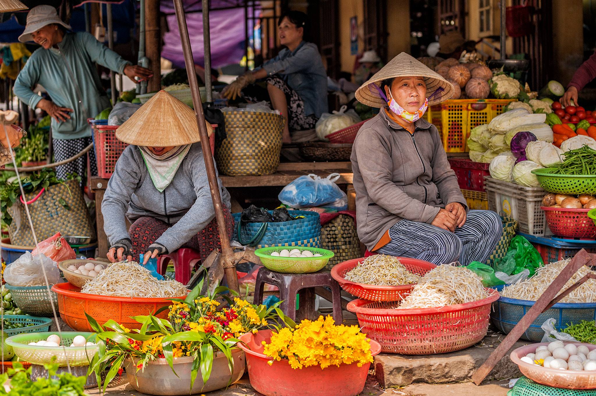 Nikon D700 + Nikon AF-S Nikkor 70-200mm F4G ED VR sample photo. The market photography