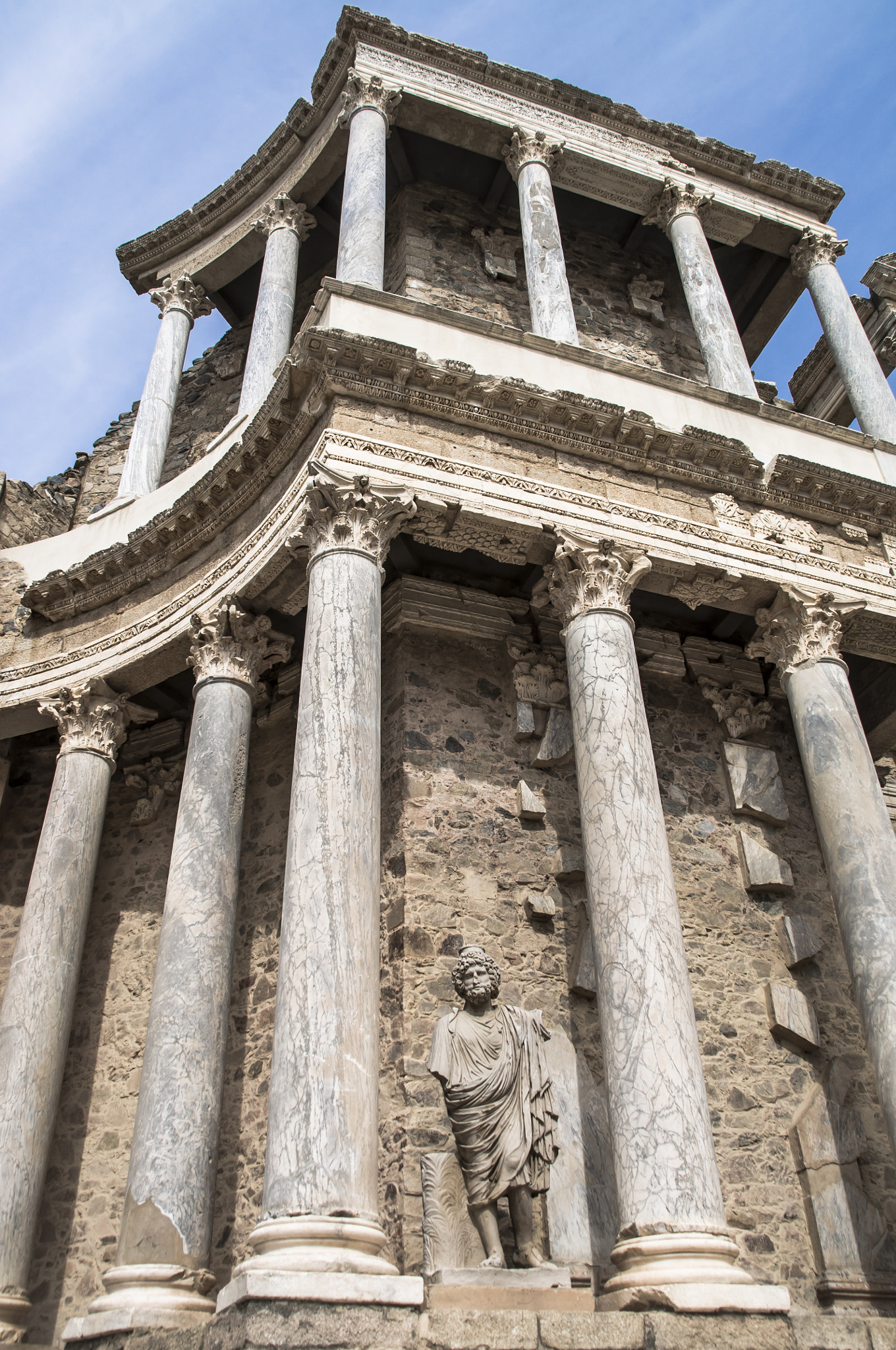 Nikon D5000 + Sigma 18-200mm F3.5-6.3 DC OS HSM sample photo. Detalles teatro romano photography