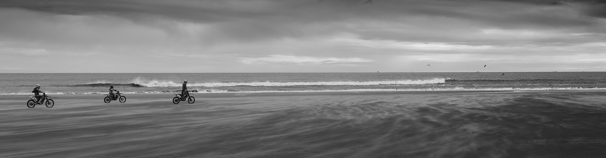 Panasonic Lumix DMC-GX85 (Lumix DMC-GX80 / Lumix DMC-GX7 Mark II) + Panasonic Leica DG Summilux 25mm F1.4 II ASPH sample photo. Escape casings photography