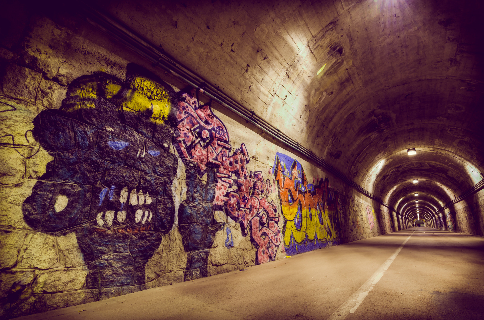 Nikon D7000 + Tokina AT-X Pro 11-16mm F2.8 DX II sample photo. Grafiti tunnel photography