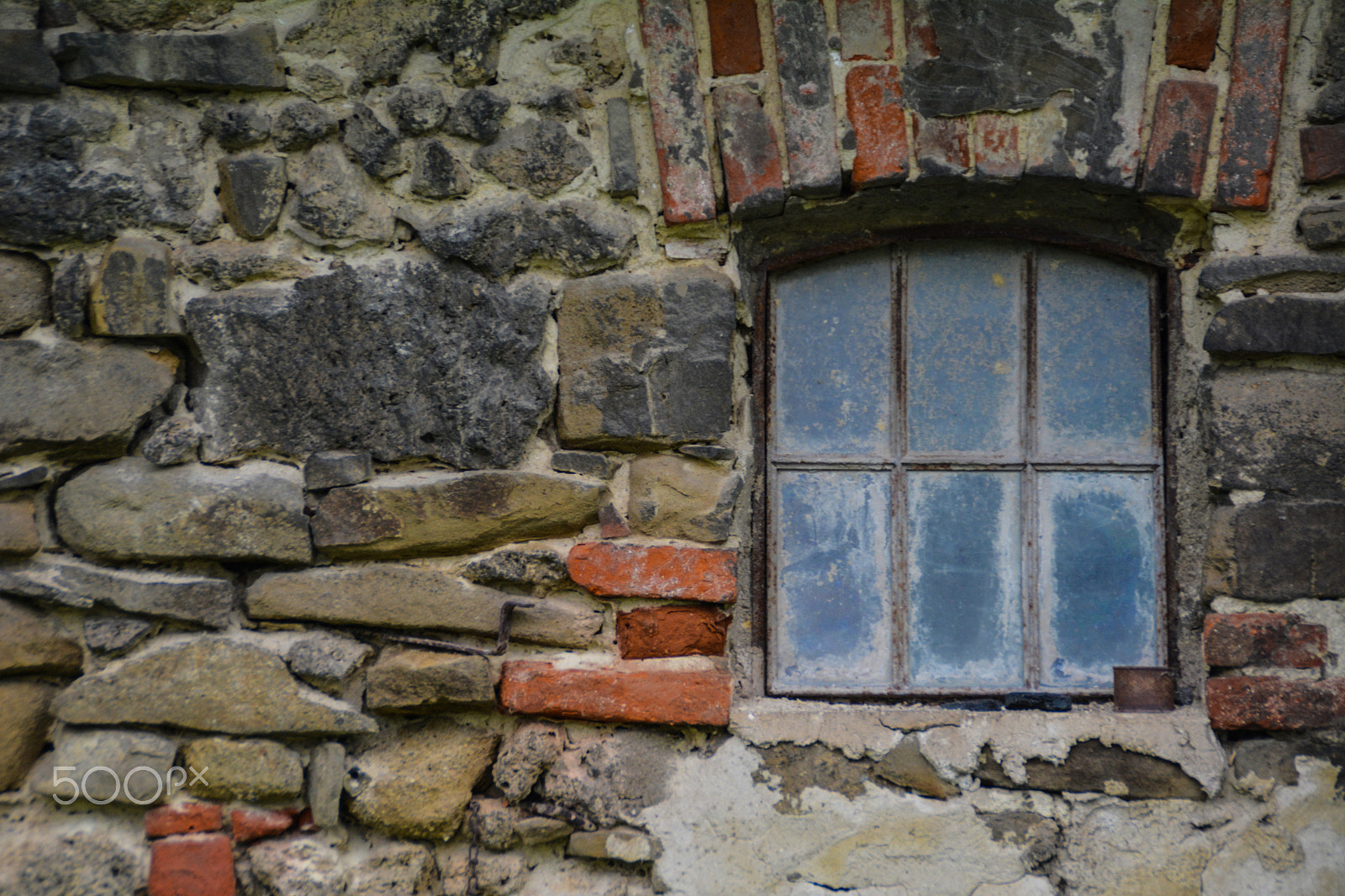 Nikon D5200 + Tamron AF 18-200mm F3.5-6.3 XR Di II LD Aspherical (IF) Macro sample photo. Old wall with a glass window photography