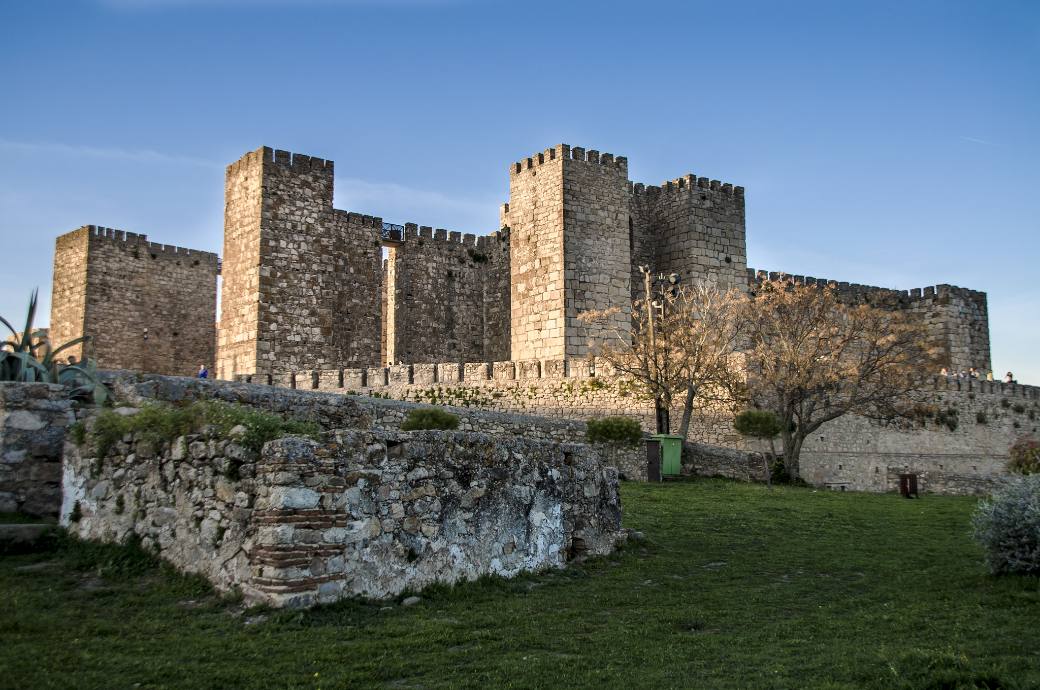 Nikon D5000 + Sigma 18-200mm F3.5-6.3 DC OS HSM sample photo. Castillo trujillo photography