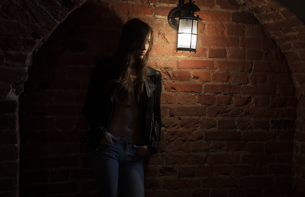Sigma 18-35mm f/1.8 DC HSM sample photo. Julia near the medieval lantern photography