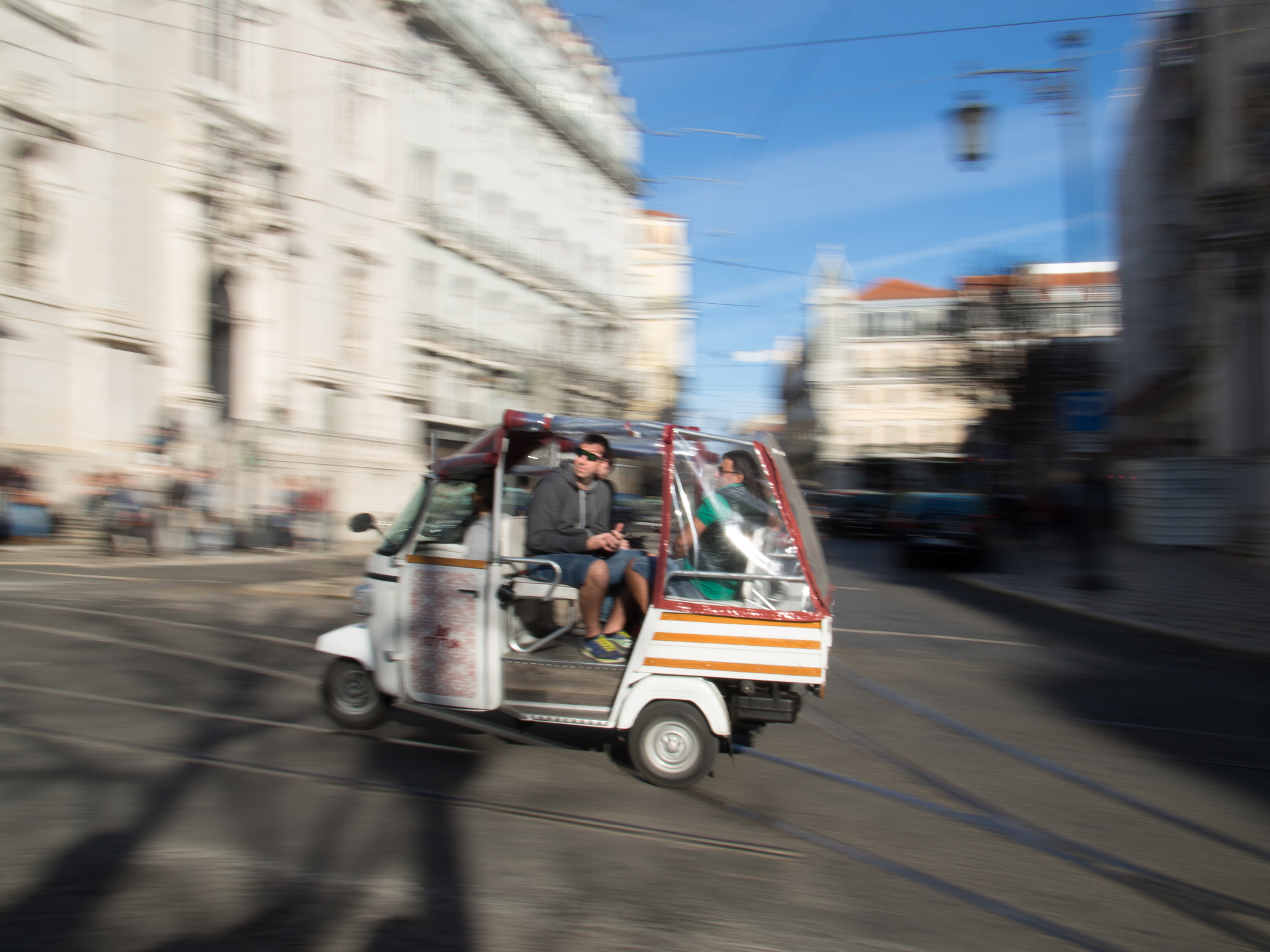 Olympus OM-D E-M10 + Tamron 14-150mm F3.5-5.8 Di III sample photo. Tuk tuk panning at lisbon photography