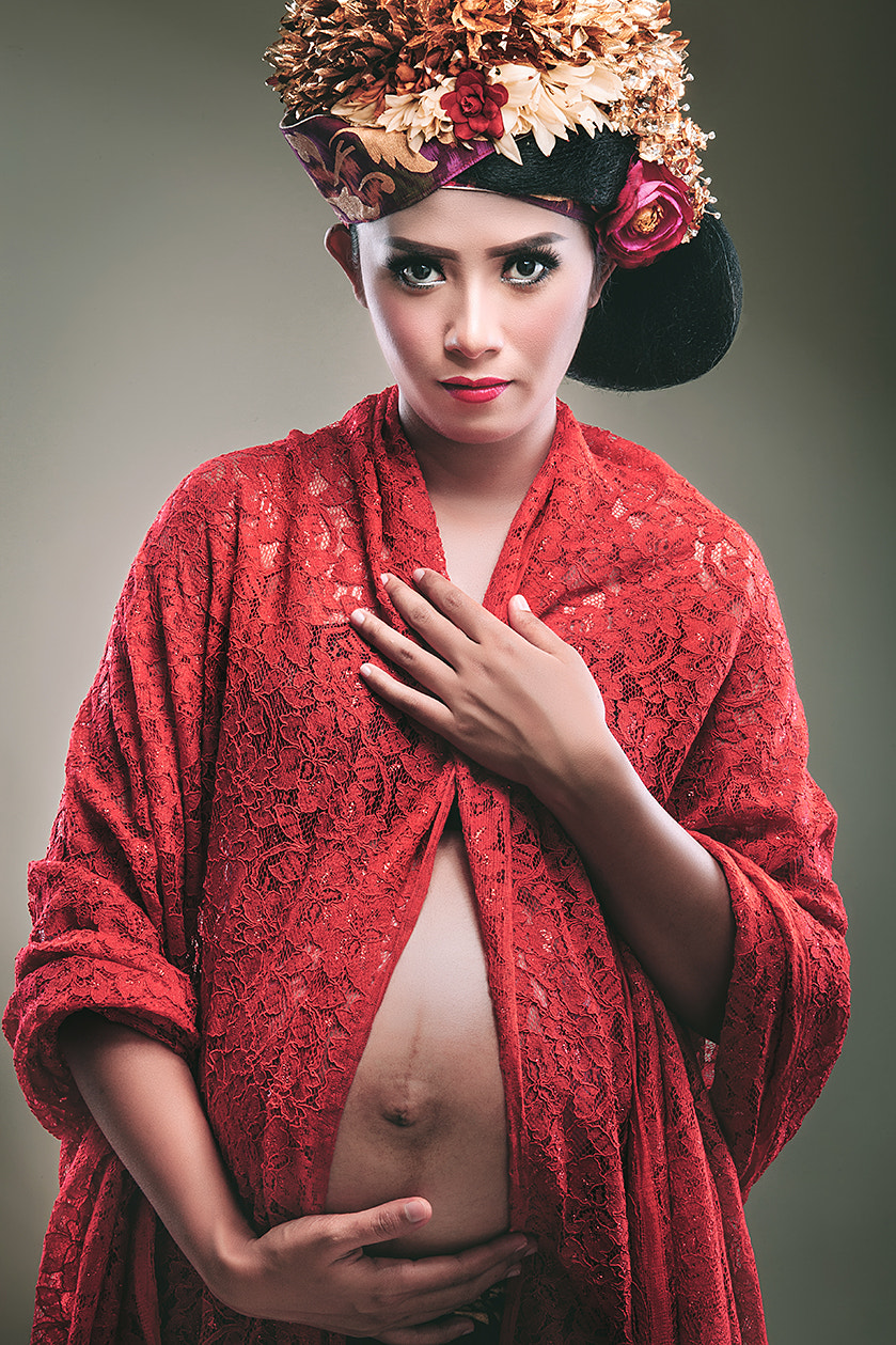 Canon EF 70-200mm F4L IS USM sample photo. Balinese red photography