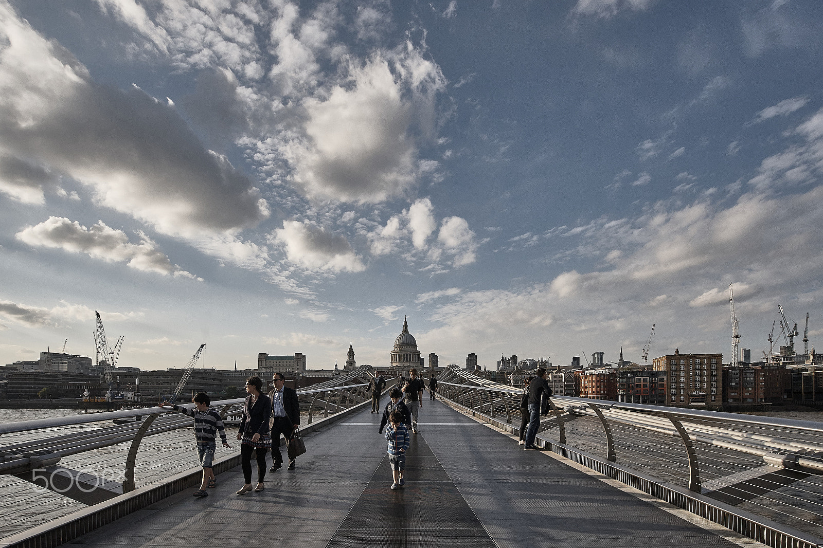 Sony a7 + Sony Vario-Tessar T* FE 16-35mm F4 ZA OSS sample photo. Puentes londinenses photography
