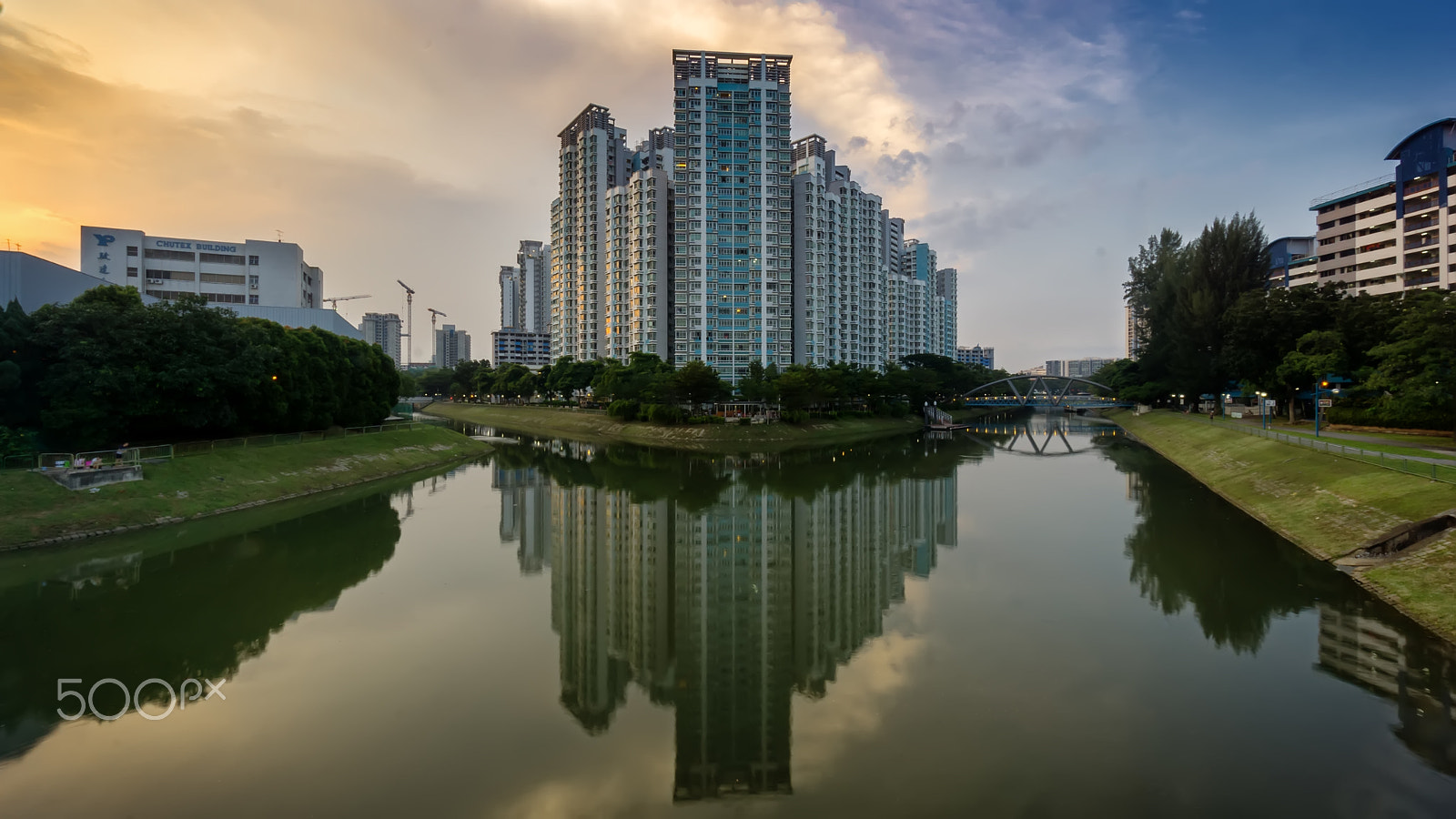 Sony a6000 + Sony E 10-18mm F4 OSS sample photo. Condos on the kallang photography