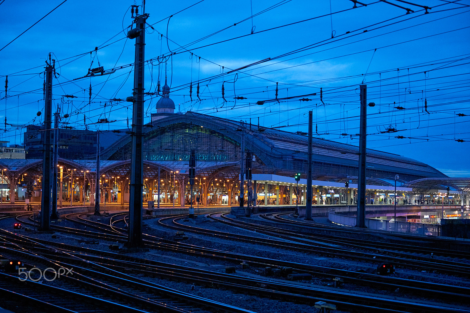 Sony a7R II sample photo. Köln hauptbahnhof at dusk. photography