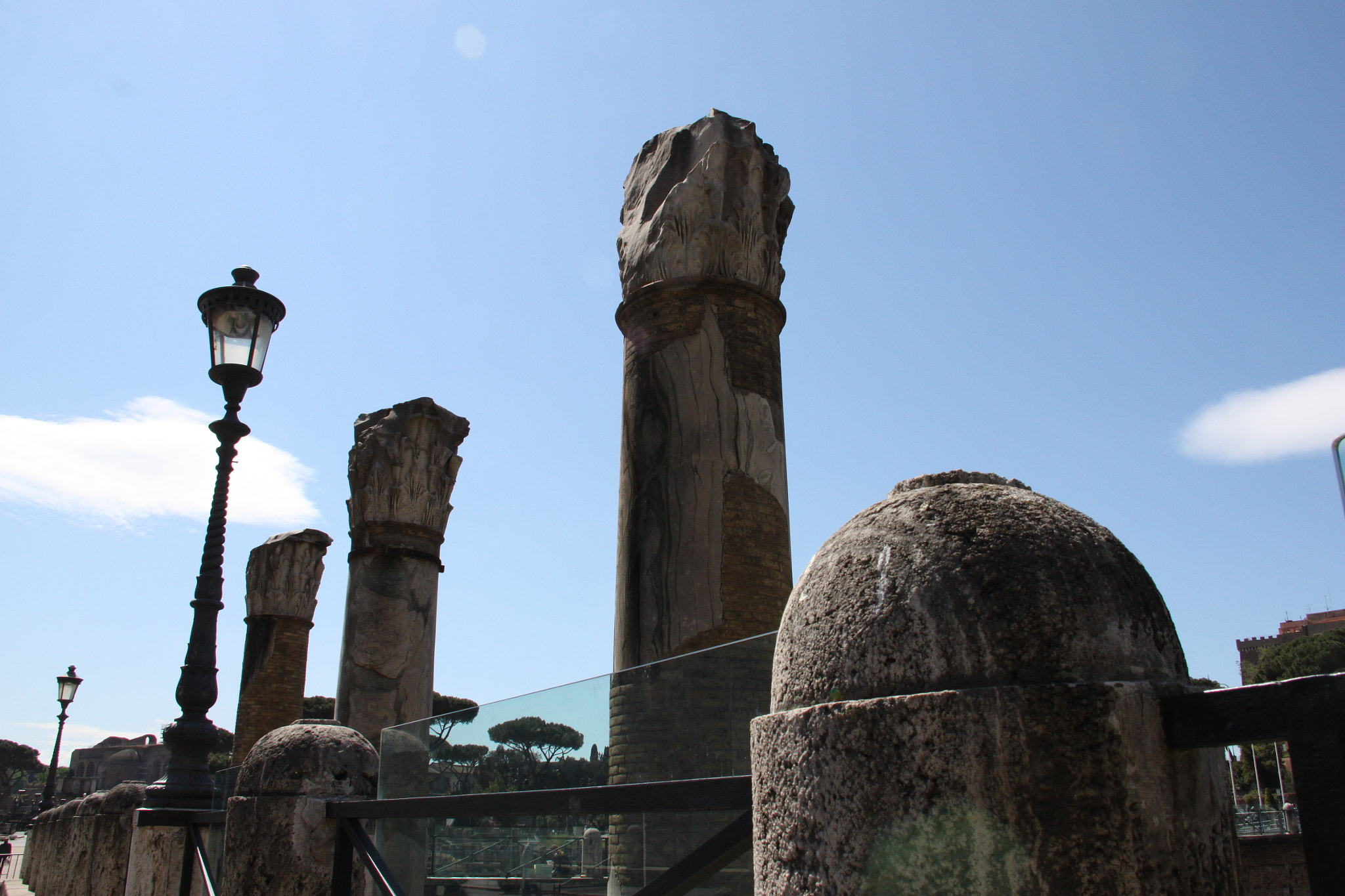 Canon EF-S 18-200mm F3.5-5.6 IS sample photo. Ruins with columns photography