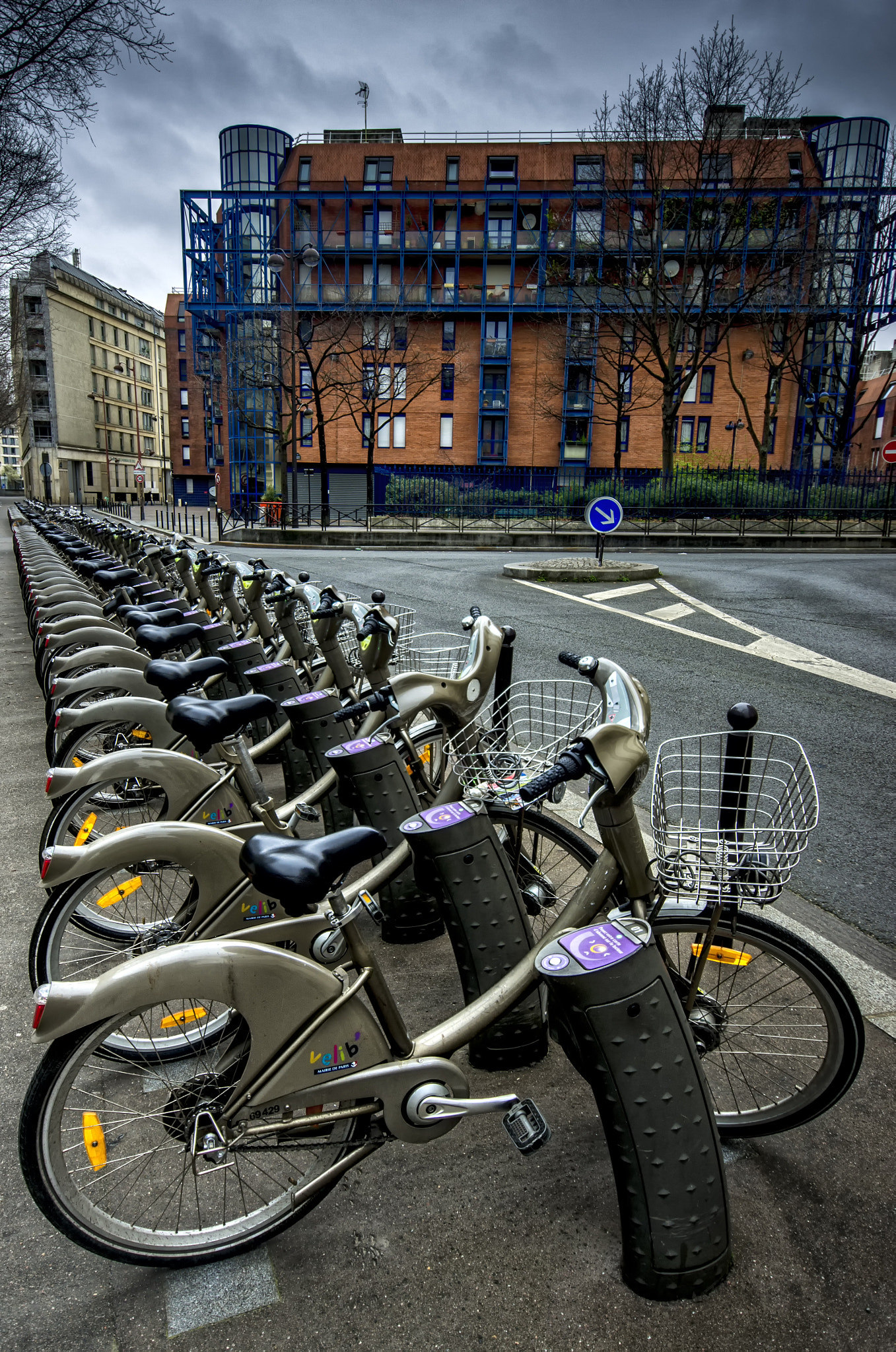 Pentax K-5 + Sigma AF 10-20mm F4-5.6 EX DC sample photo. Les "velibs" parisiens... photography