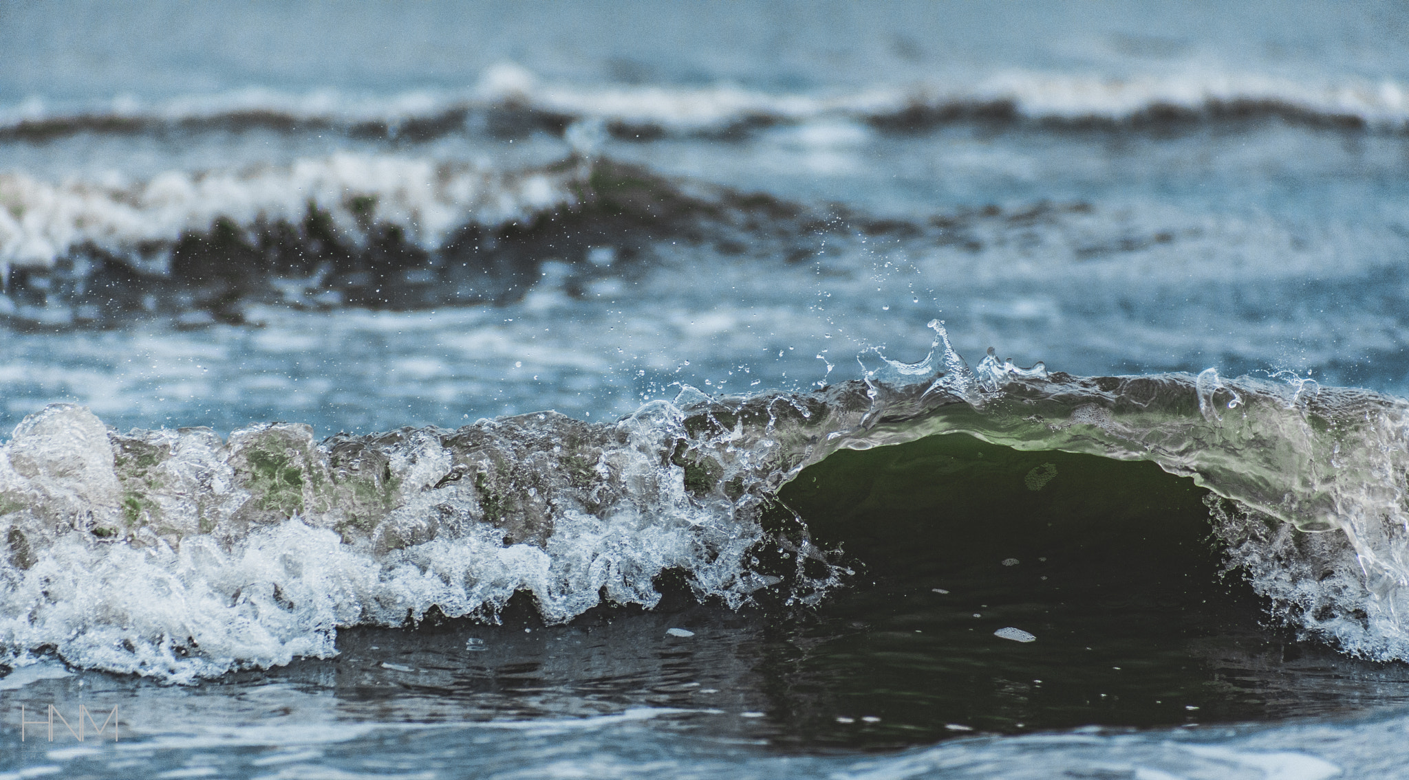 EF75-300mm f/4-5.6 sample photo. Curvature of the wave photography
