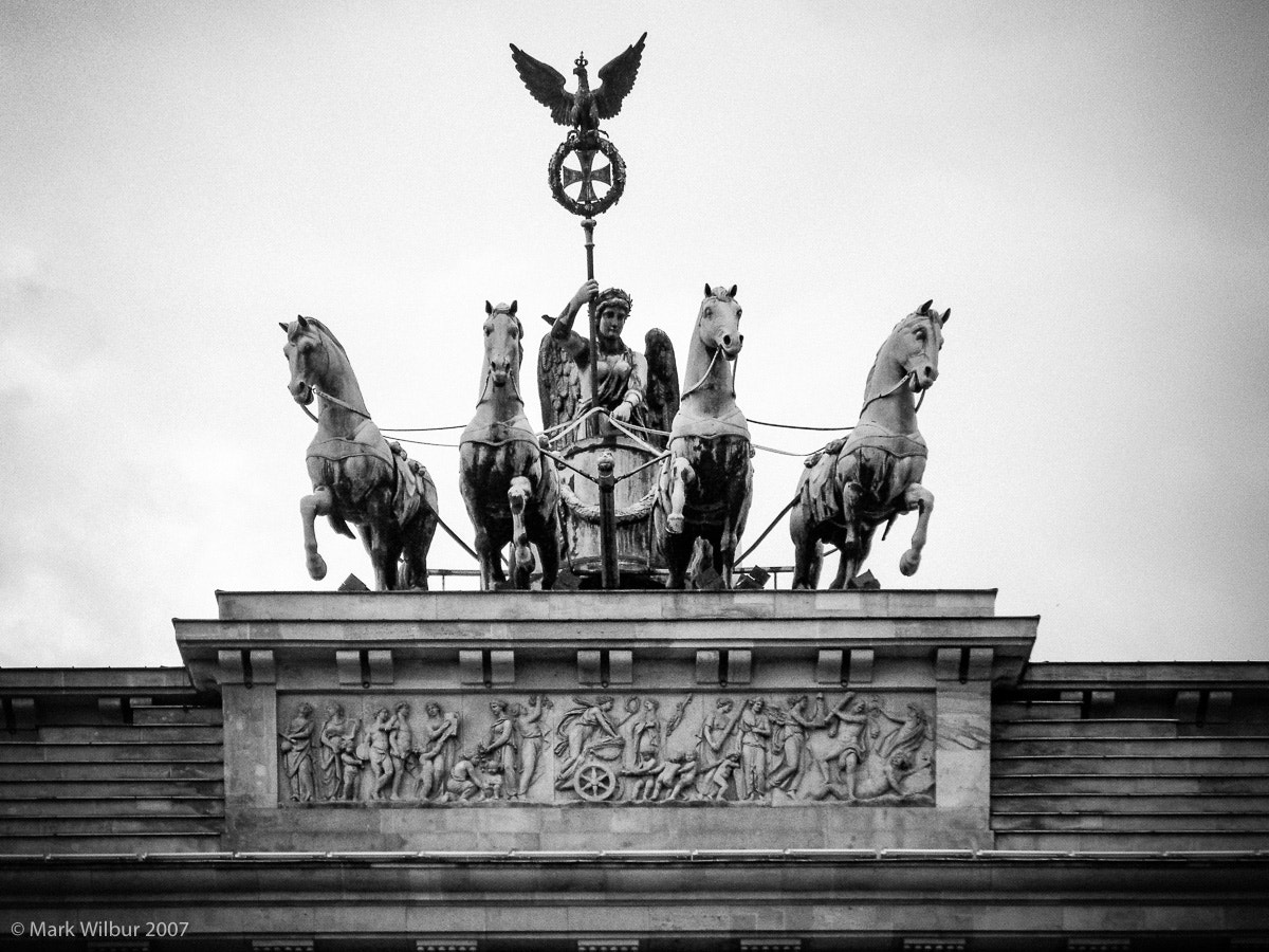 Olympus u720SW,S720SW sample photo. Goddess of brandenburg gate photography