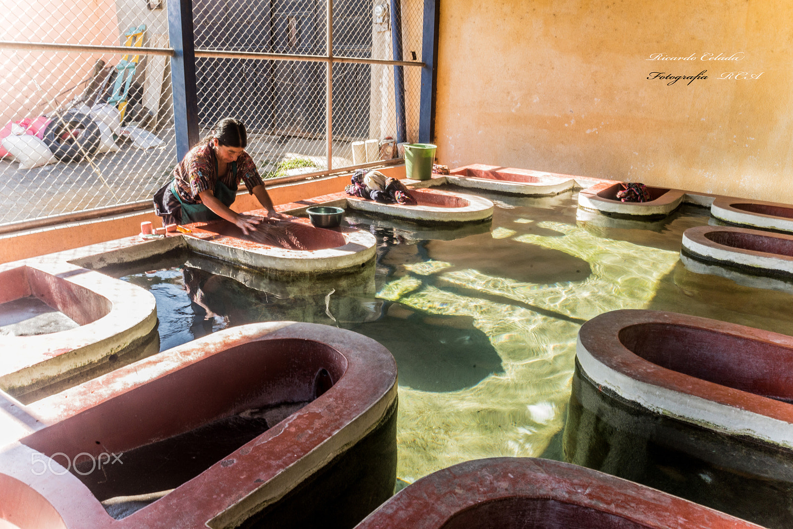 AF Zoom-Nikkor 28-80mm f/3.3-5.6G sample photo. Tanque de agua y lavadero publico 2017 guatemala photography