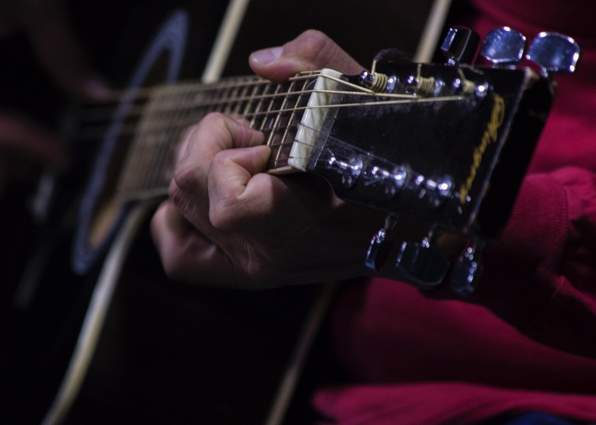 Canon EOS 760D (EOS Rebel T6s / EOS 8000D) sample photo. Guitarrista photography