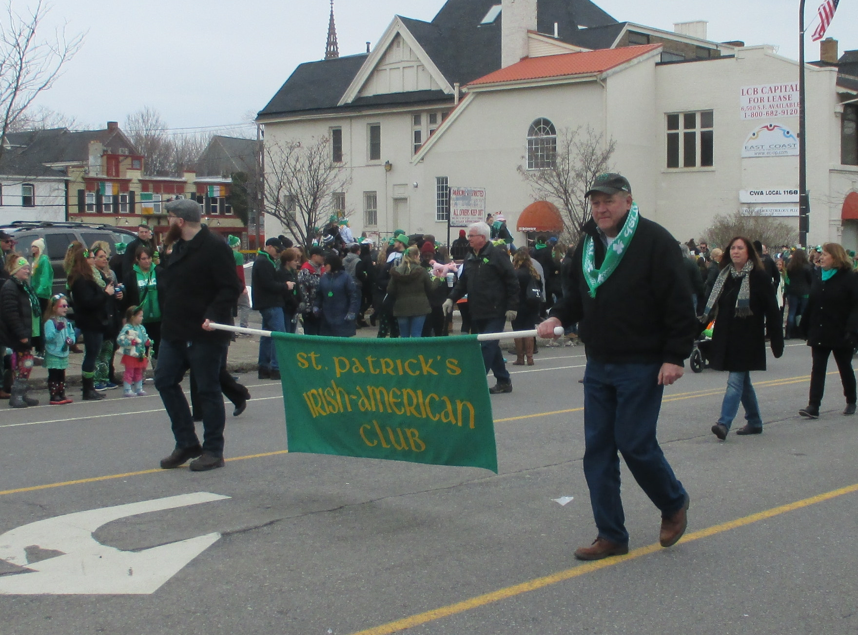 Canon PowerShot ELPH 135 (IXUS 145 / IXY 120) sample photo. 2017 buffalo st pat's parade 13 photography