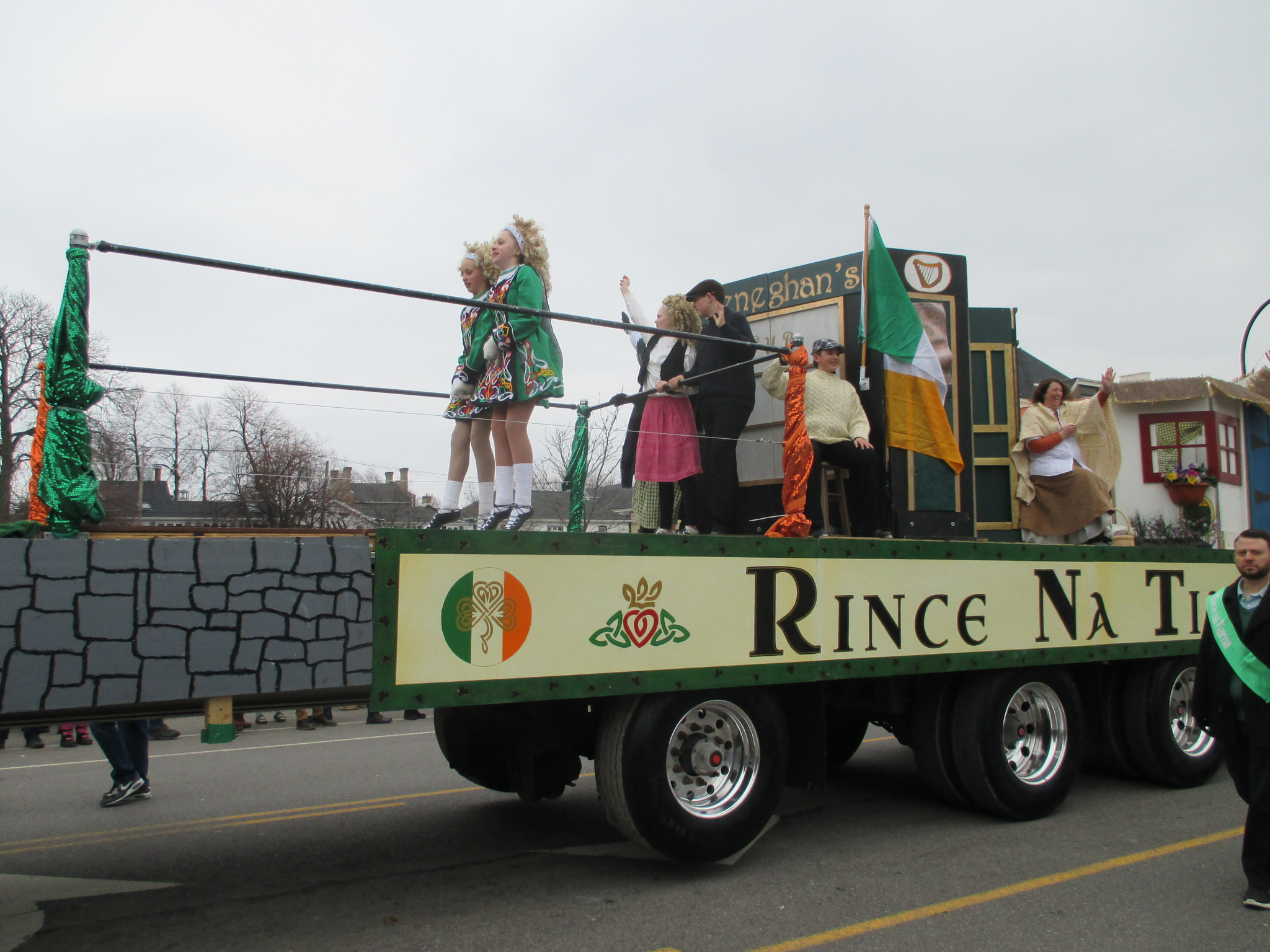Canon PowerShot ELPH 135 (IXUS 145 / IXY 120) sample photo. 2017 buffalo st pat's parade 15 photography