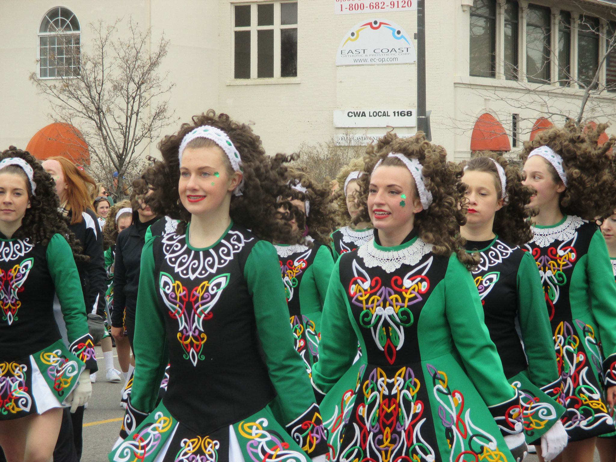 Canon PowerShot ELPH 135 (IXUS 145 / IXY 120) sample photo. 2017 buffalo st pat's parade 17 photography