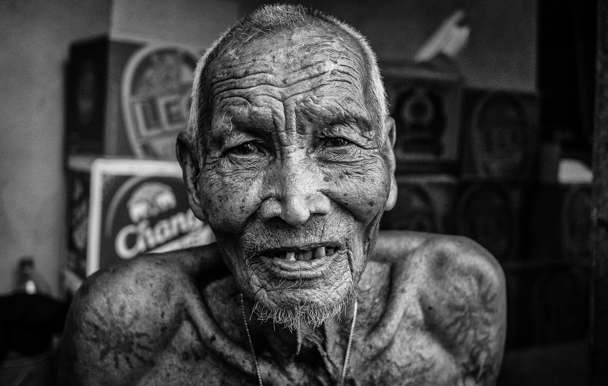 Panasonic Lumix DMC-GX7 + LUMIX G 20/F1.7 II sample photo. Old man outside his house in bangkok photography