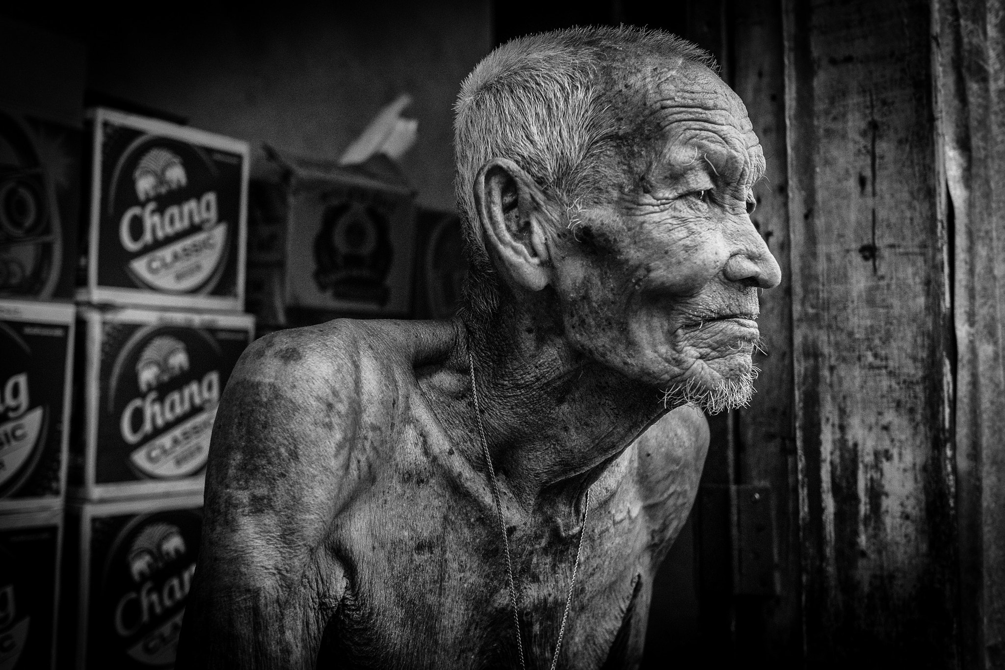 Panasonic Lumix DMC-GX7 + LUMIX G 20/F1.7 II sample photo. Old man outside his house in bangkok photography