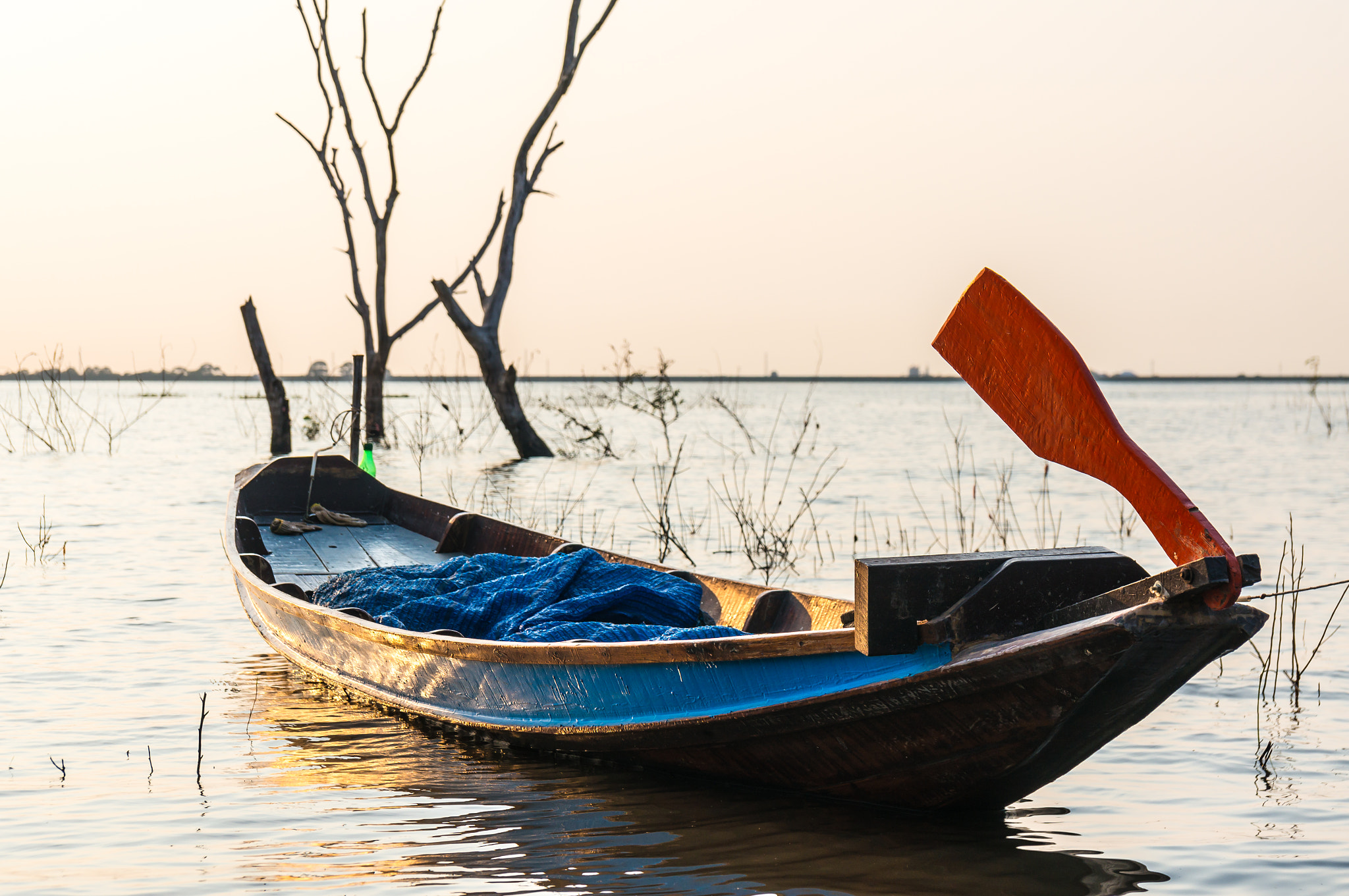 Sony Alpha NEX-6 sample photo. Small fishing boat at bang phra reservoir sriracha,chonburi, thailand. photography