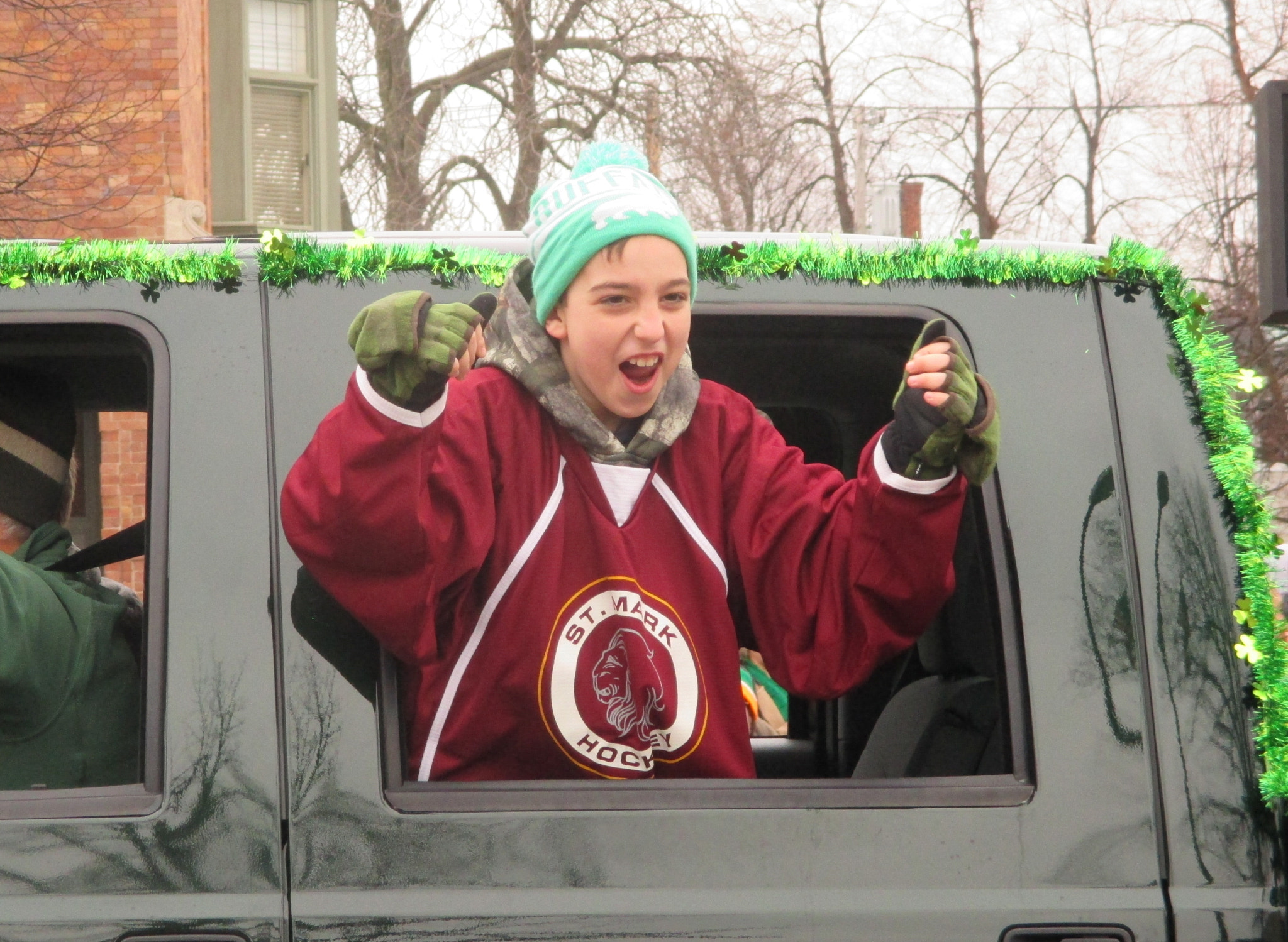 Canon PowerShot ELPH 135 (IXUS 145 / IXY 120) sample photo. 2017 buffalo st pat's parade 26 photography