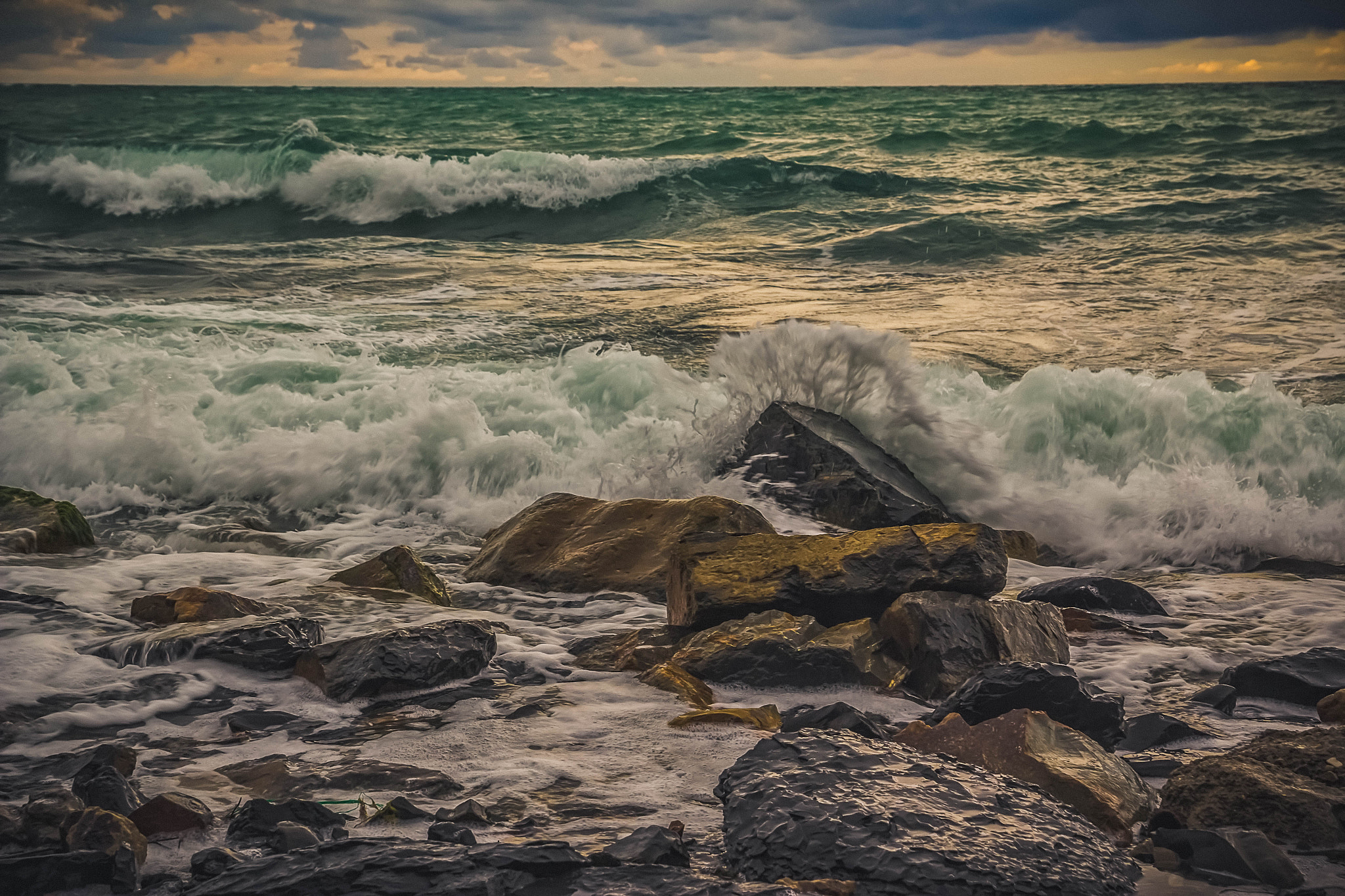 Tamron SP AF 17-50mm F2.8 XR Di II LD Aspherical (IF) sample photo. Black sea photography