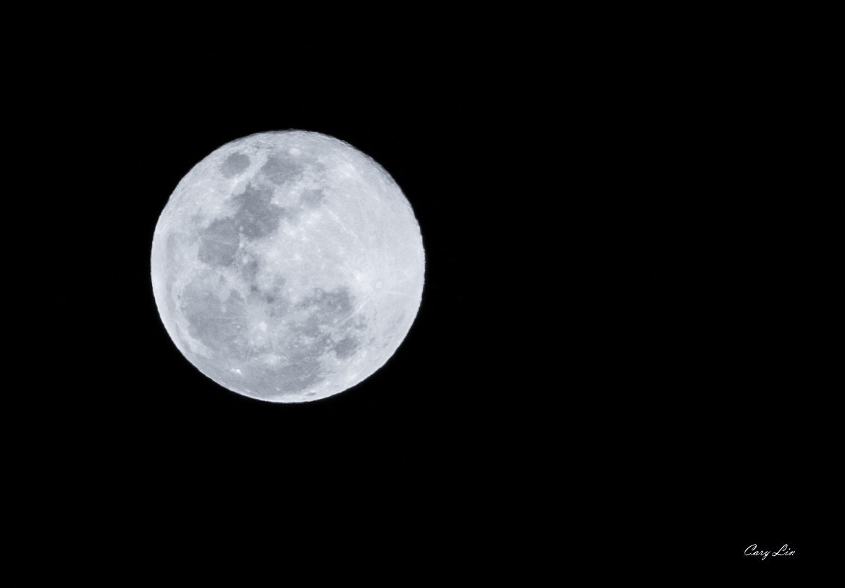 Canon EOS 6D + EF75-300mm f/4-5.6 sample photo. Full moon photography
