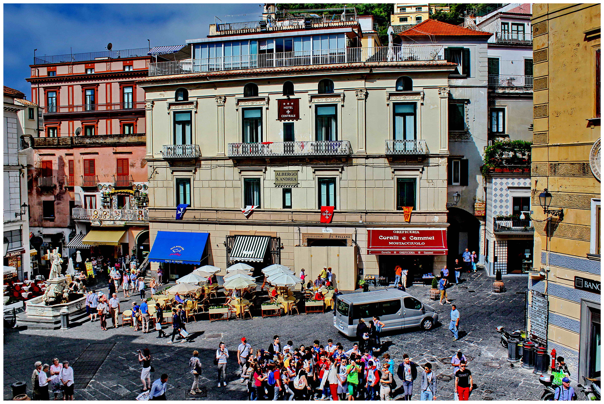 Canon EF-S 18-55mm F3.5-5.6 IS sample photo. Amalfi town square photography