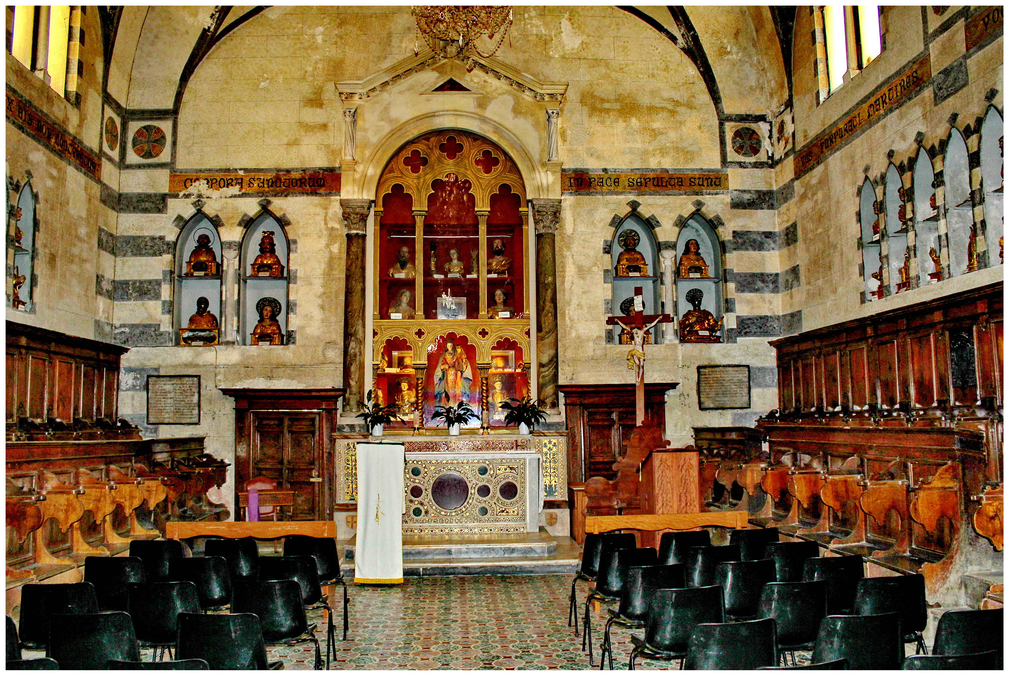 Canon EF-S 18-55mm F3.5-5.6 IS sample photo. Inside amalfi cathedral photography