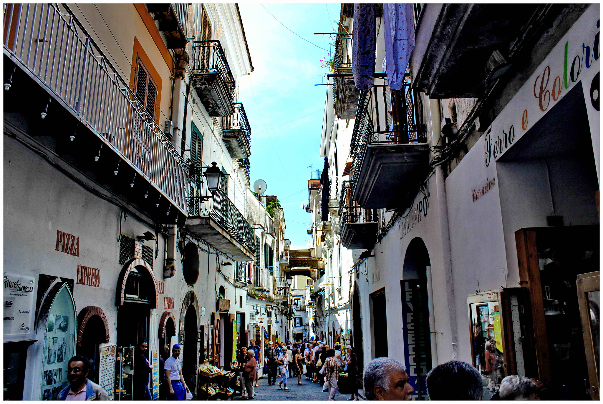 Canon EF-S 18-55mm F3.5-5.6 IS sample photo. Busy street, amalfi photography