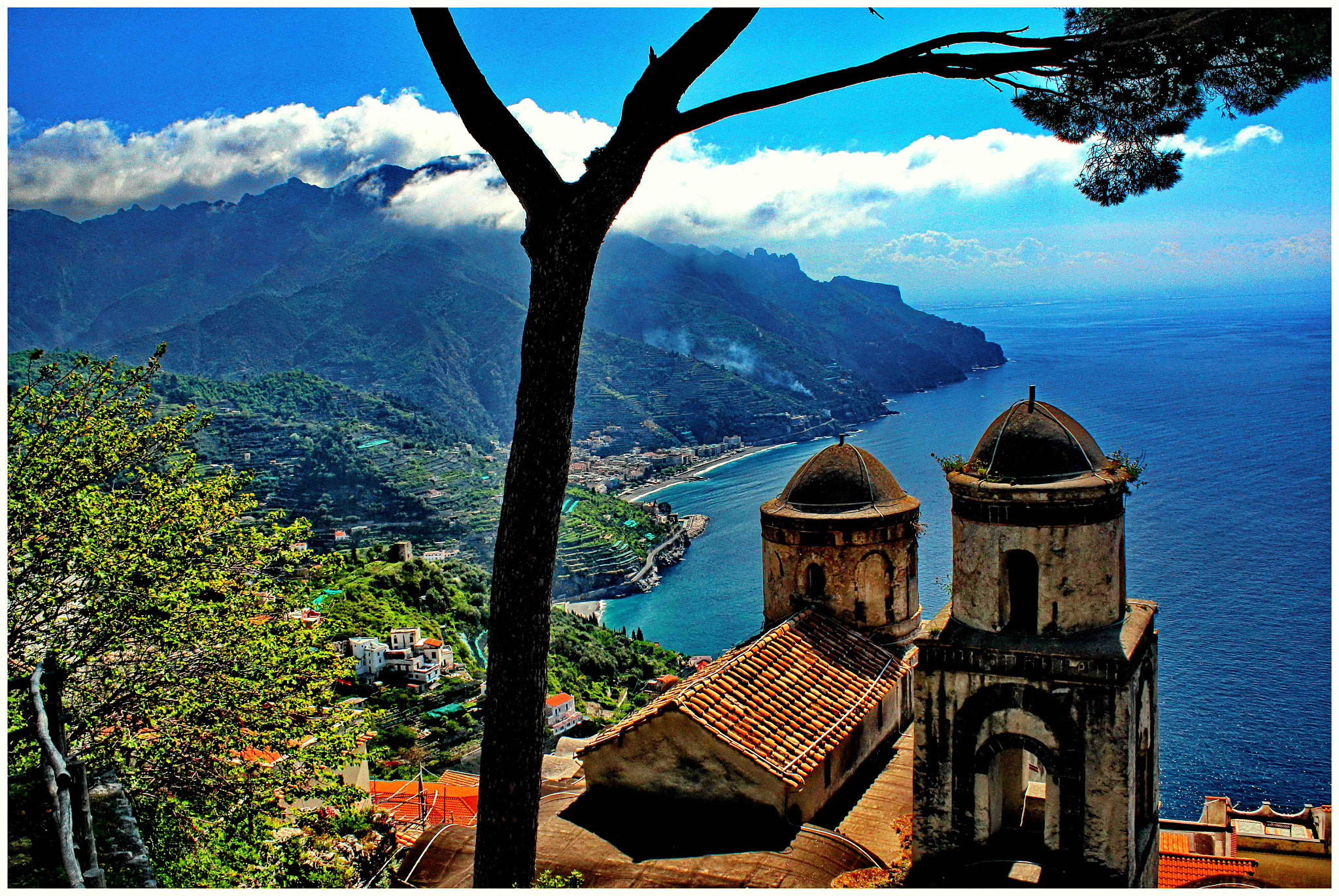 Canon EF-S 18-55mm F3.5-5.6 IS sample photo. Ravello, vescovado watch towers photography