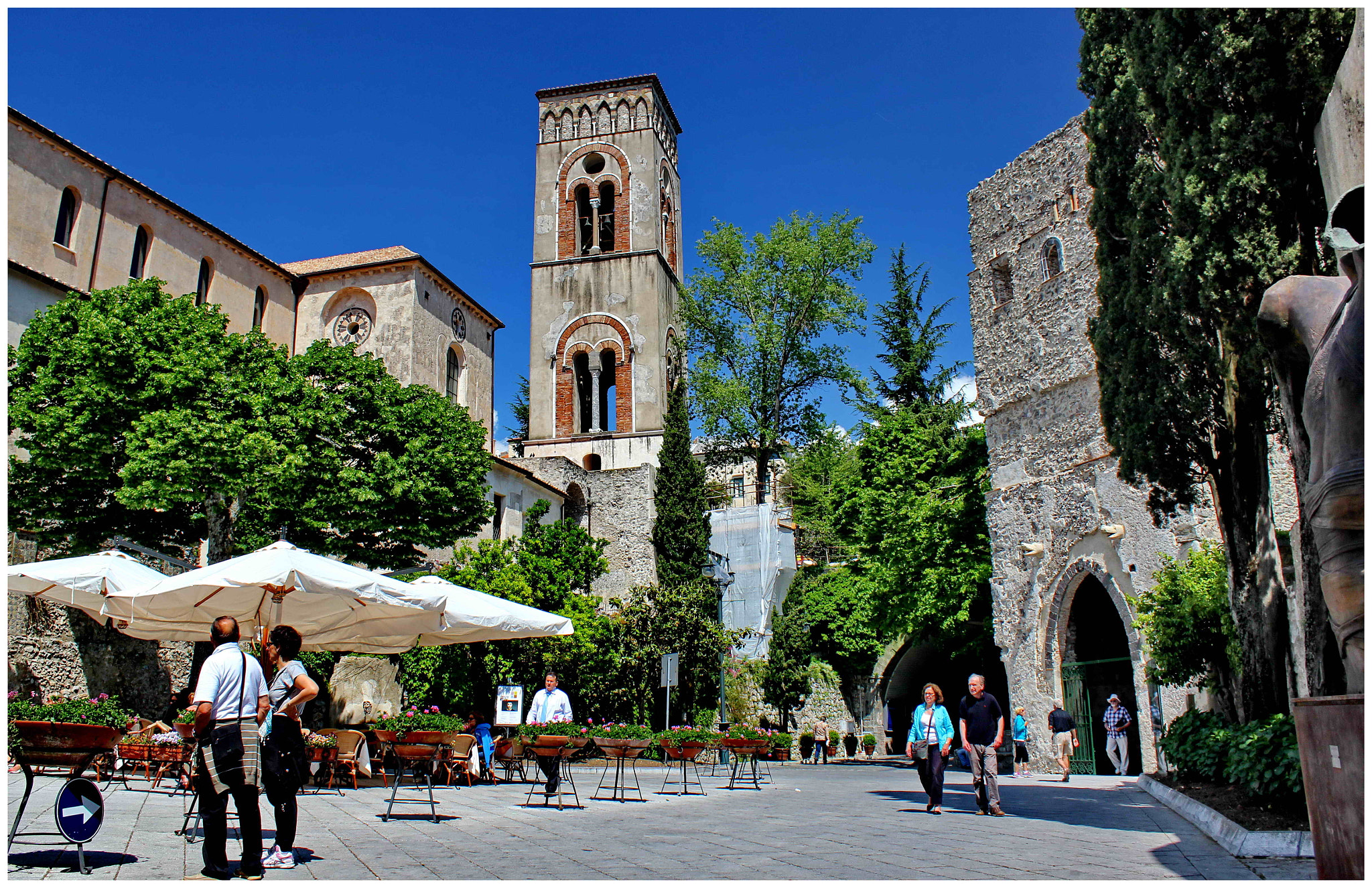Canon EF-S 18-55mm F3.5-5.6 IS sample photo. Main square, ravello photography
