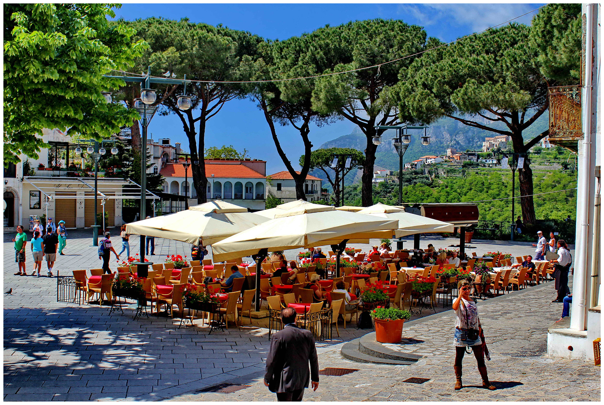 Canon EF-S 18-55mm F3.5-5.6 IS sample photo. Cafe's in the main square, ravello photography