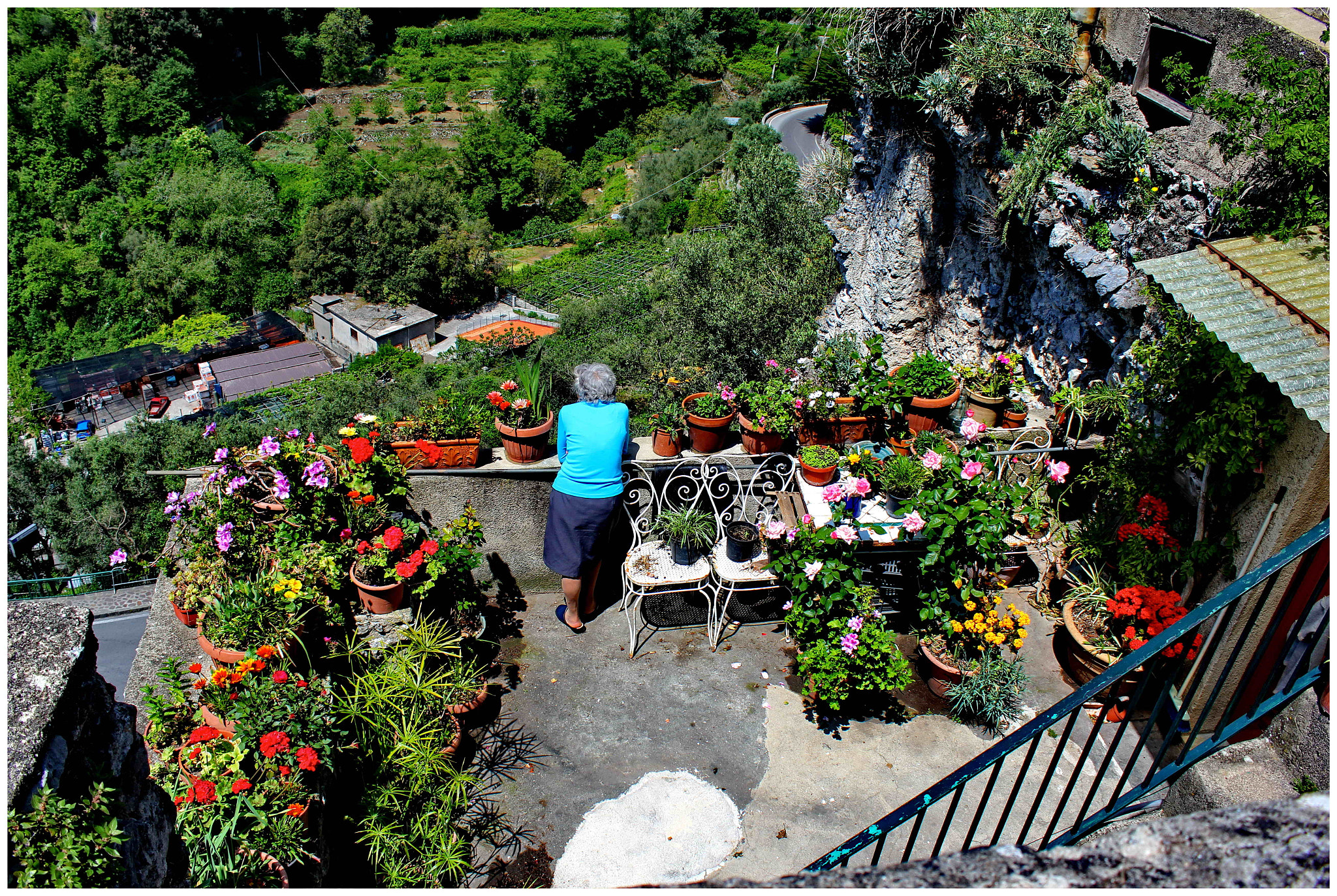 Canon EF-S 18-55mm F3.5-5.6 IS sample photo. Garden with a view, ravello photography