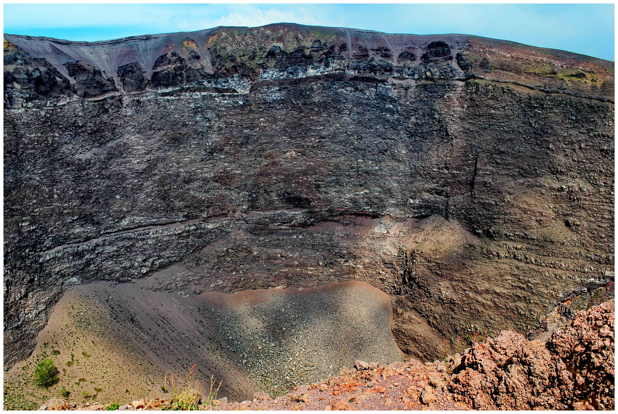 Canon EF-S 18-55mm F3.5-5.6 IS sample photo. Looking down into the crater, vesuvius photography