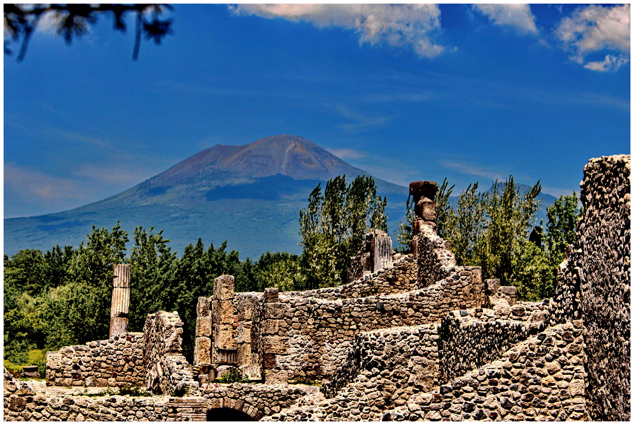 Canon EF-S 18-55mm F3.5-5.6 IS sample photo. Pompeii & vesuvius photography