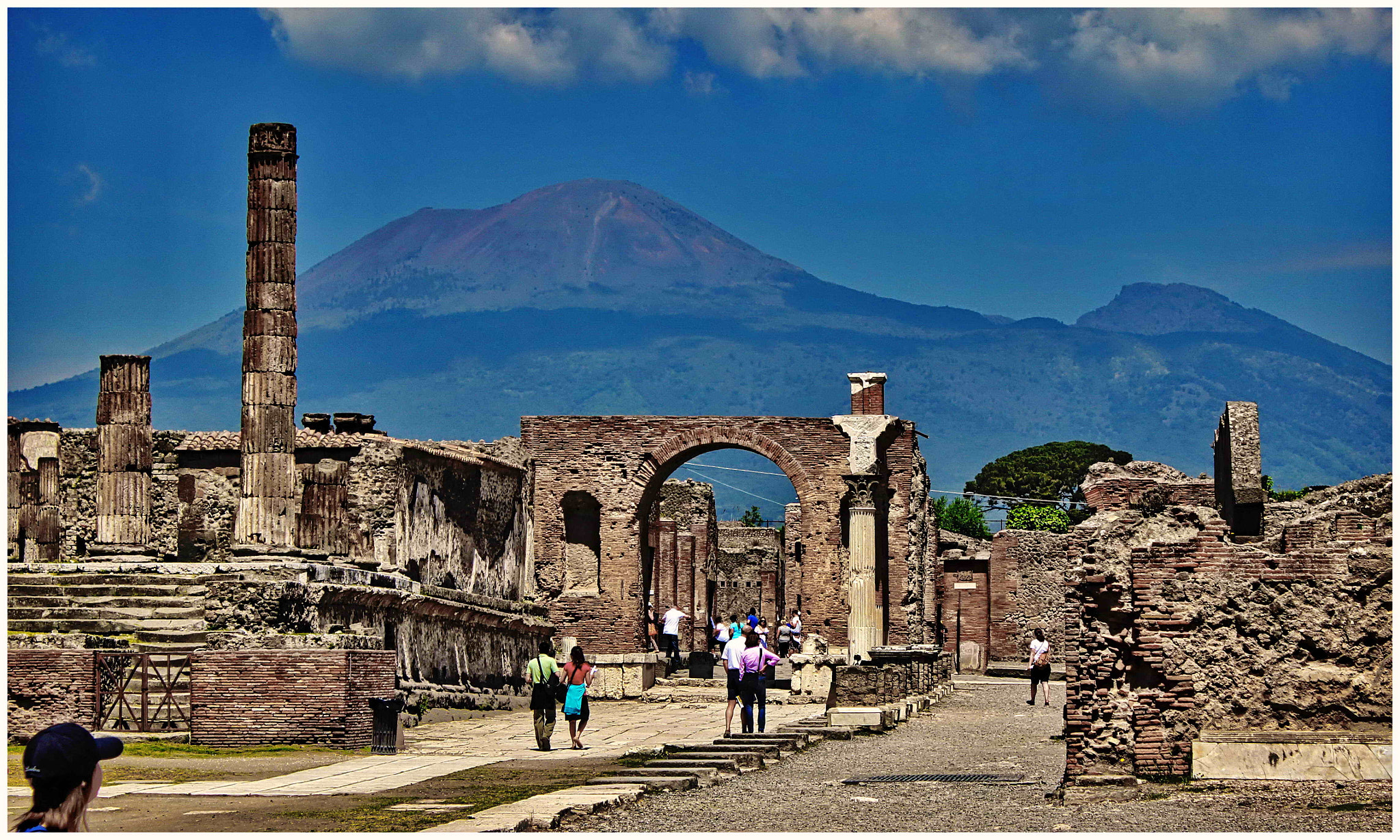 Canon EF-S 18-55mm F3.5-5.6 IS sample photo. Pompeii dominated by vesuvius photography
