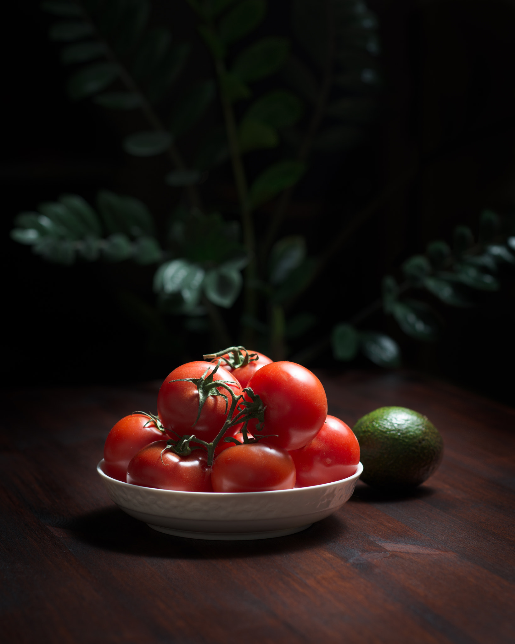 Nikon D800 + Nikon PC-E Micro-Nikkor 85mm F2.8D Tilt-Shift sample photo. Tomatos on the table photography