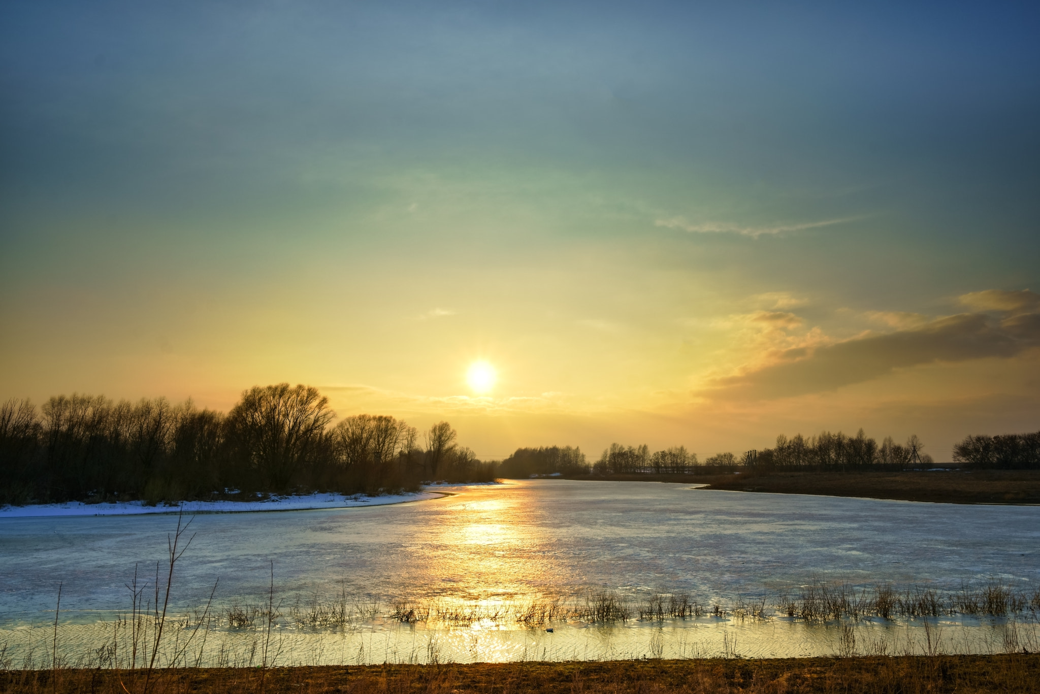 Sony a7R + Sony Vario-Tessar T* FE 16-35mm F4 ZA OSS sample photo. Lake photography