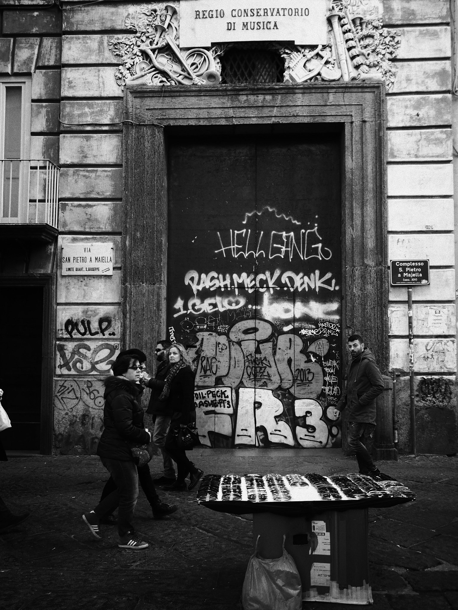 Olympus M.Zuiko Digital 17mm F1.8 sample photo. Streets of naples #22 photography