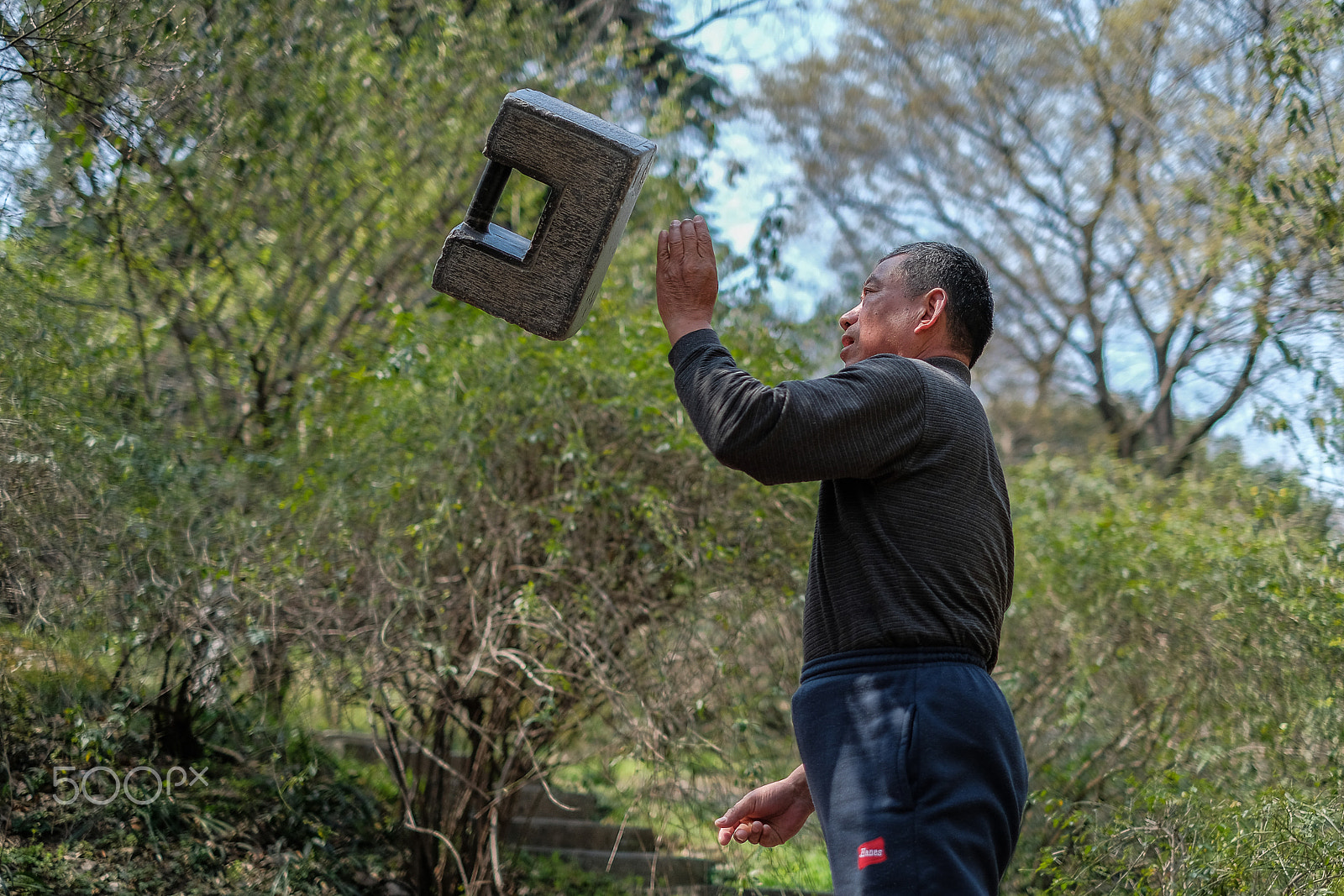 Fujifilm X-Pro2 + Fujifilm XF 35mm F1.4 R sample photo. Old masters playing stone dumbbell photography