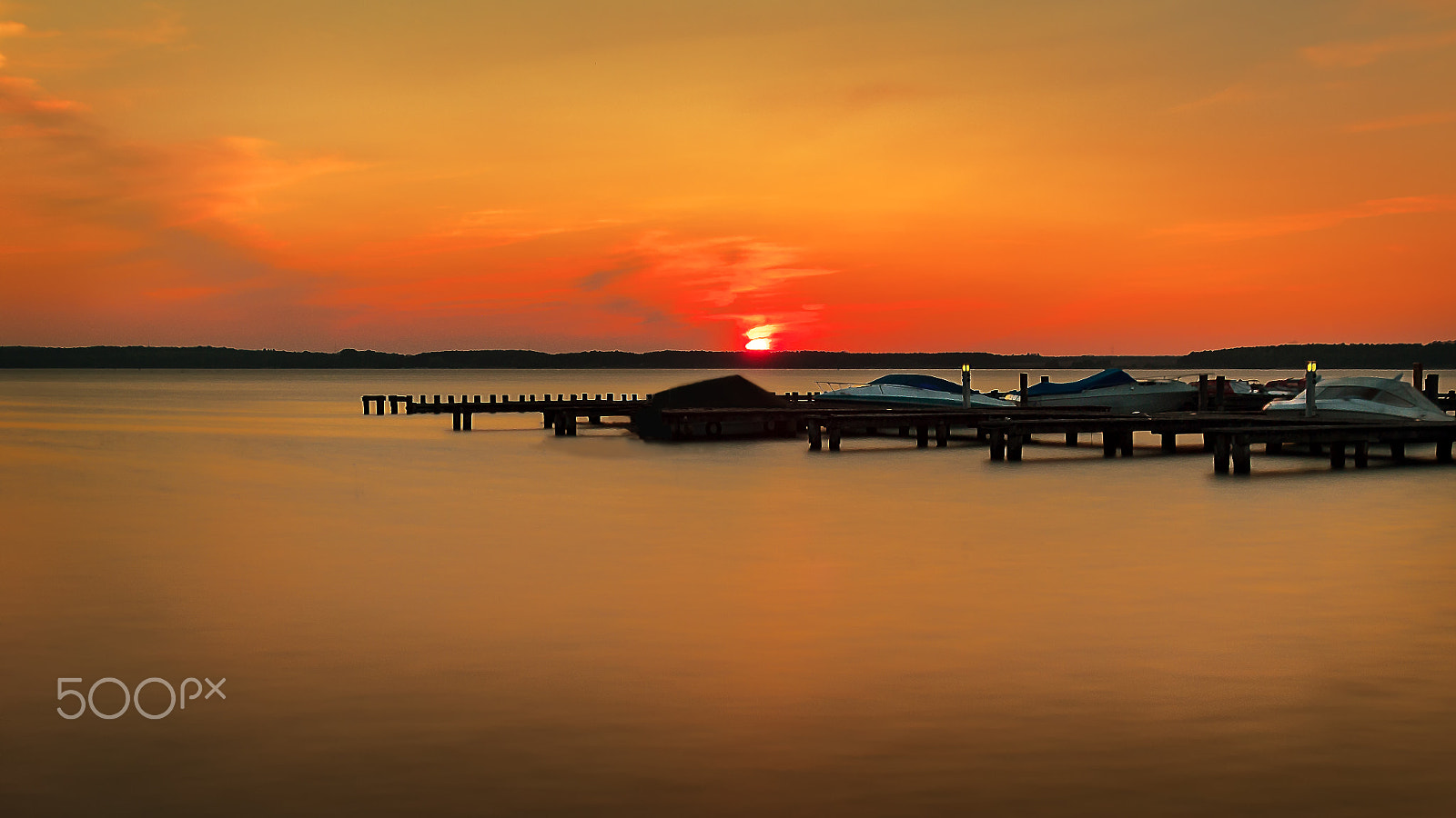 Canon EOS 70D + Sigma 18-250mm F3.5-6.3 DC OS HSM sample photo. Boote im sonnenuntergang photography