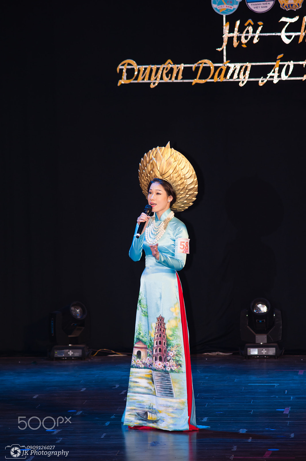 Nikon D700 sample photo. Vietnam traditional dress photography