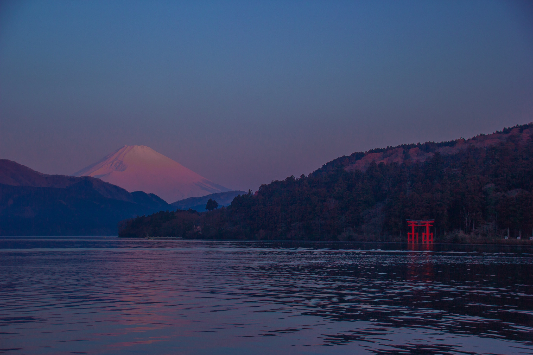 Canon EOS 550D (EOS Rebel T2i / EOS Kiss X4) sample photo. Lake ashi photography
