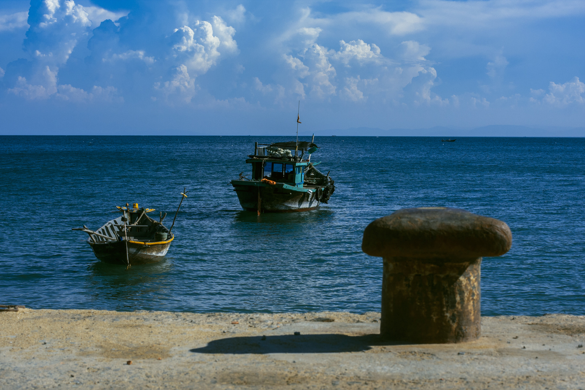 Canon EOS 40D + Canon EF 50mm F1.4 USM sample photo. Travel vietnam photography